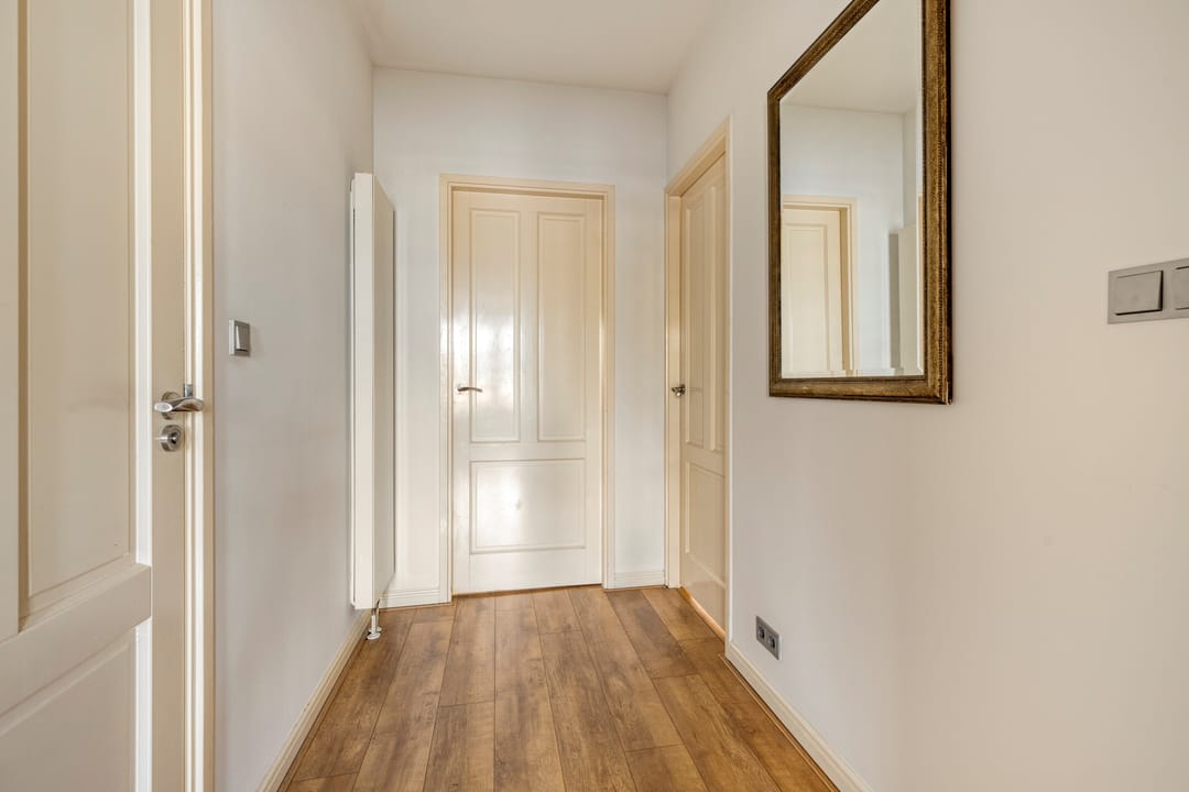 Elegant Renovated Apartment with Water Views — 28