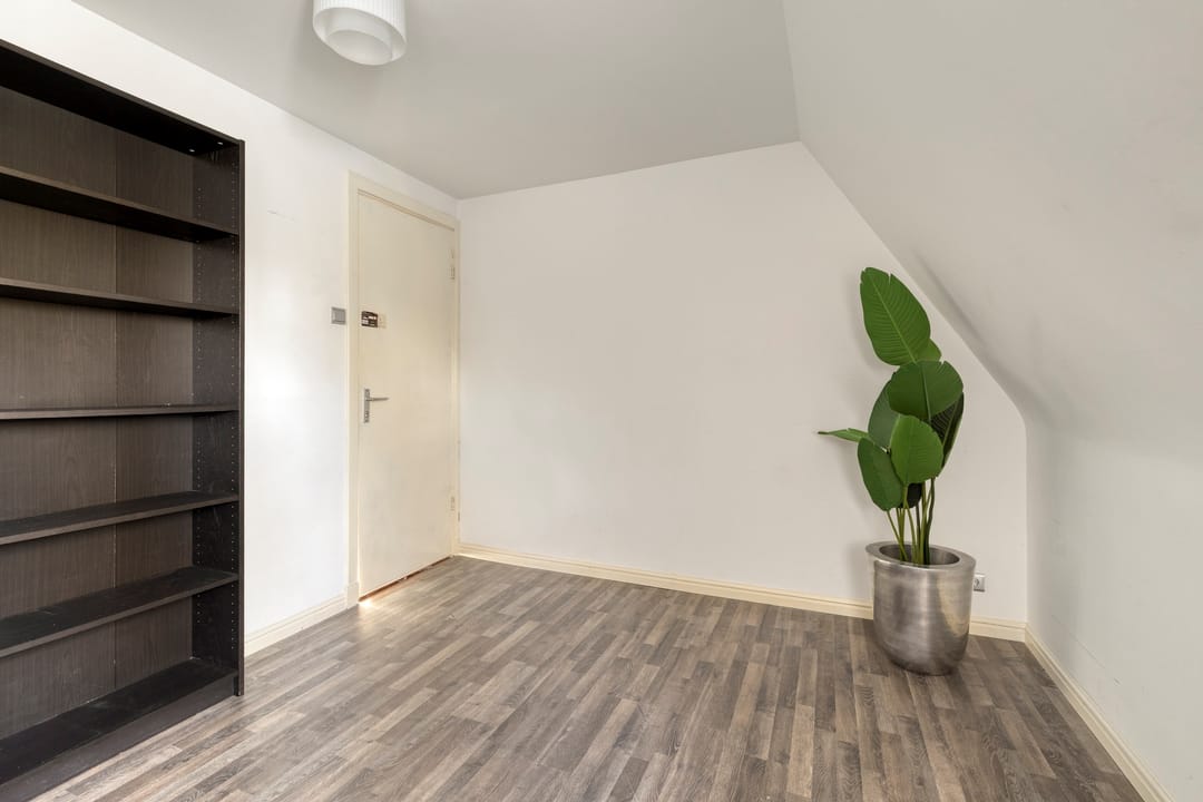Elegant Renovated Apartment with Water Views — 31