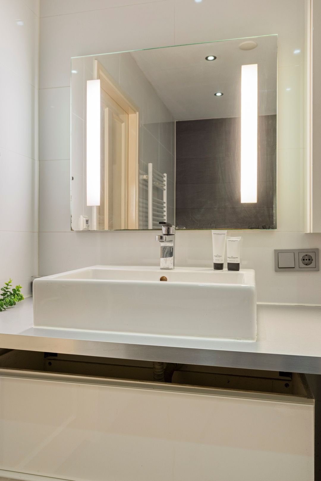 Elegant Renovated Apartment with Water Views — 22