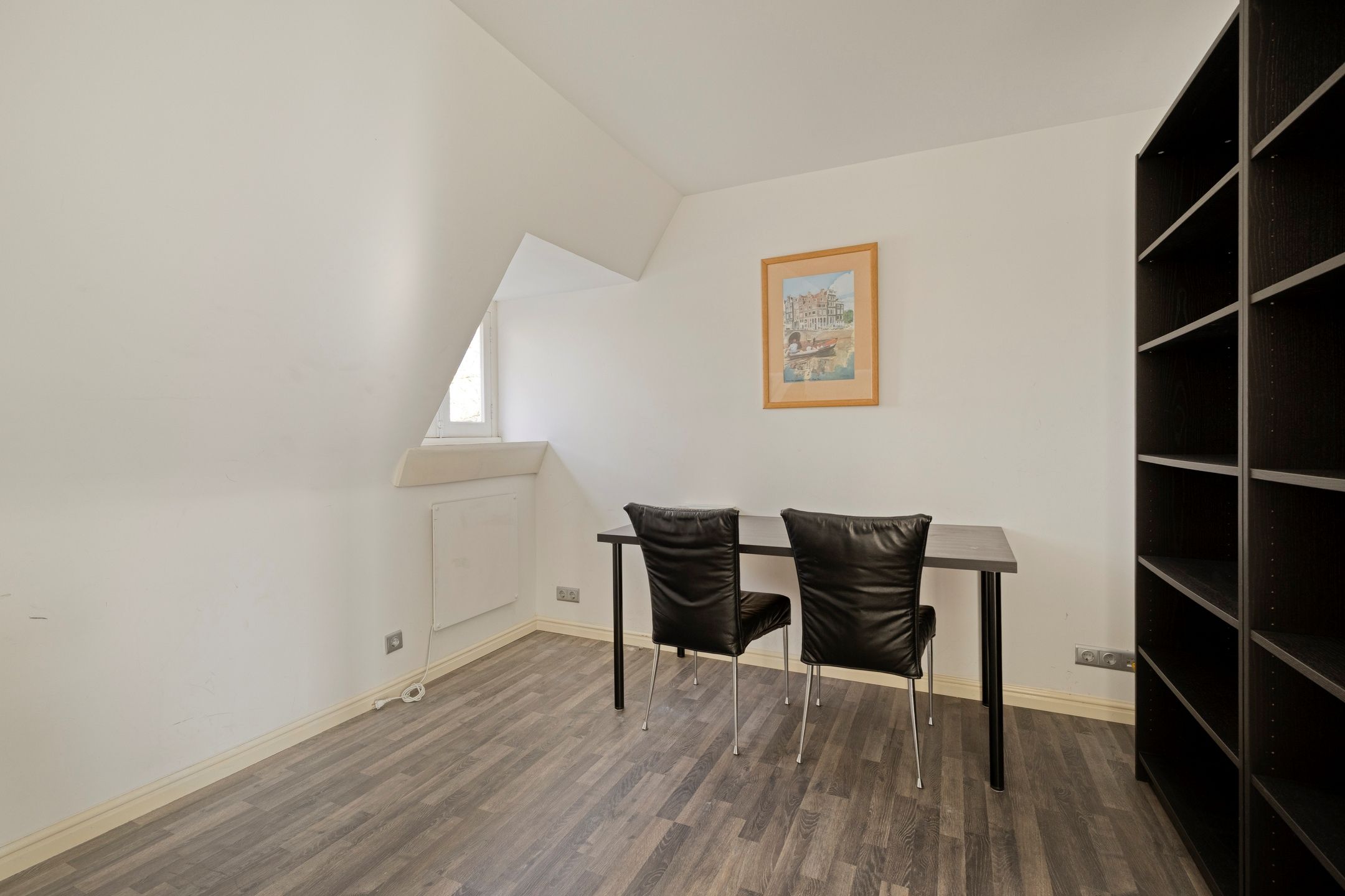 Elegant Renovated Apartment with Water Views — 30