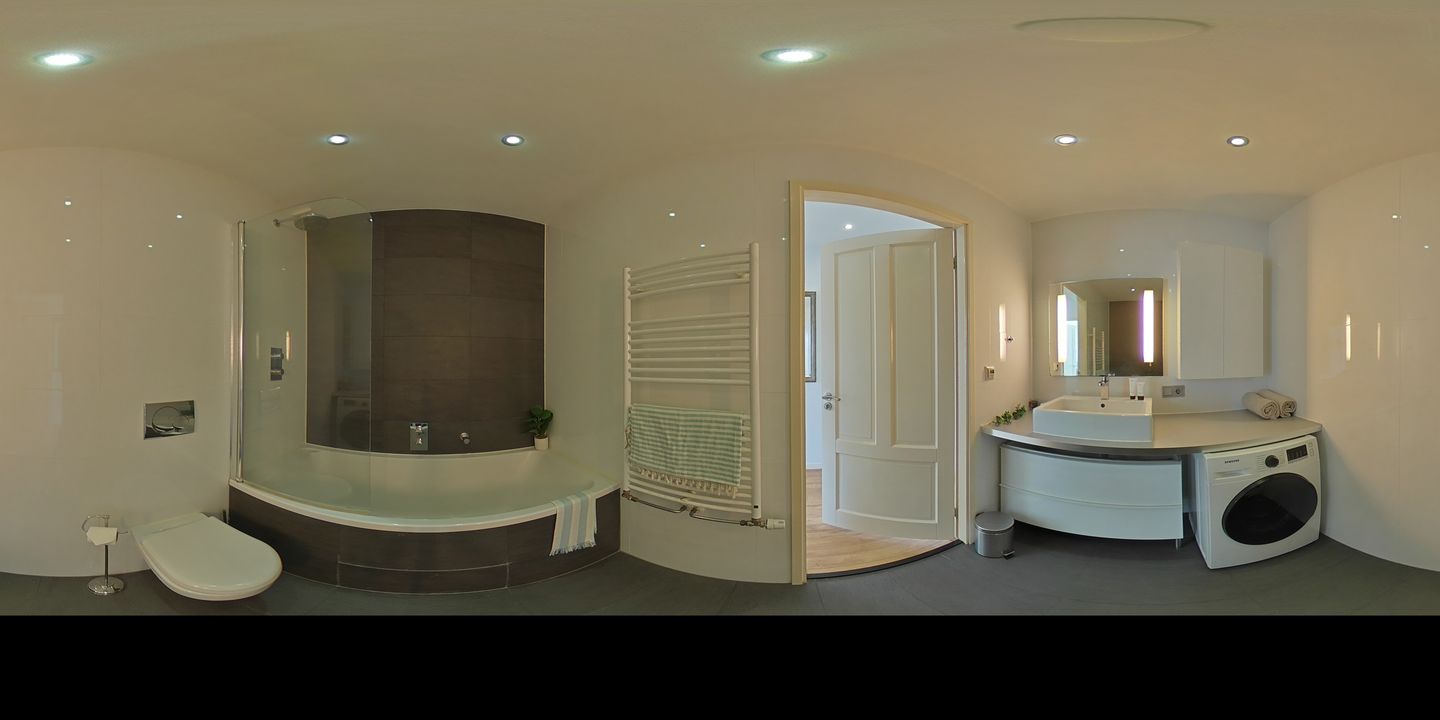 Elegant Renovated Apartment with Water Views — 40