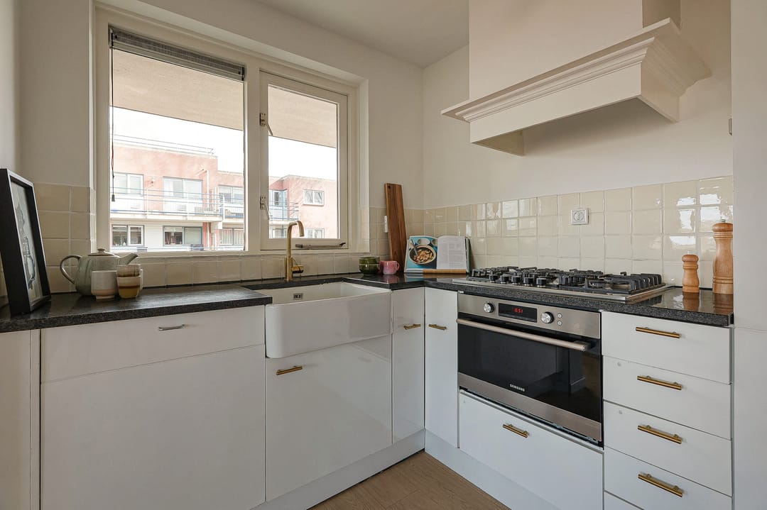 Spacious 3-Room Apartment with Balcony and Parking in Amsterdam — 13