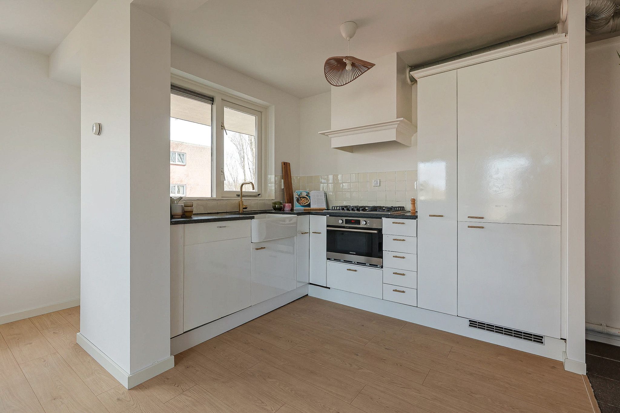 Spacious 3-Room Apartment with Balcony and Parking in Amsterdam — 12
