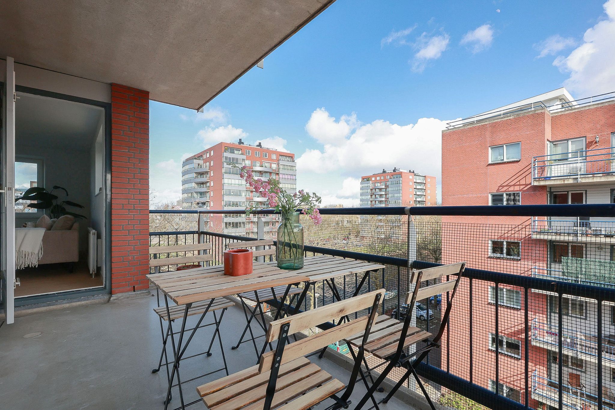 Spacious 3-Room Apartment with Balcony and Parking in Amsterdam — 15