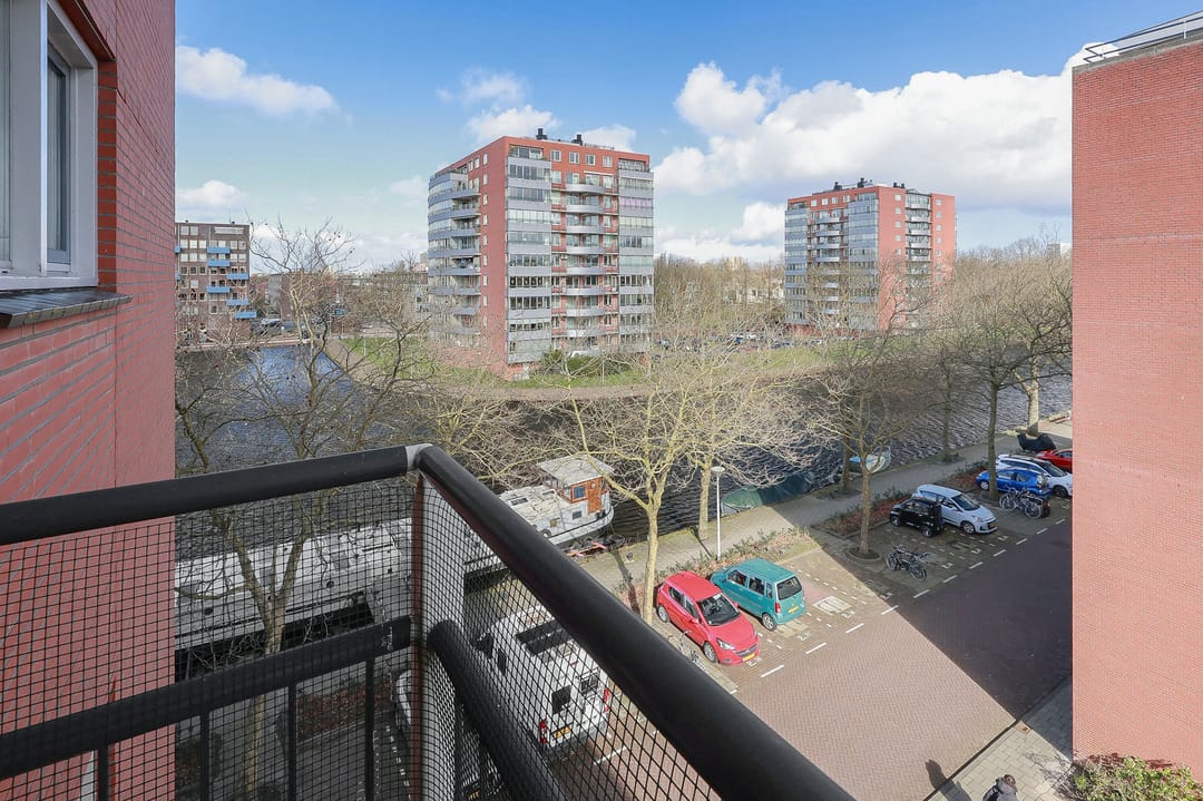 Spacious 3-Room Apartment with Balcony and Parking in Amsterdam — 16