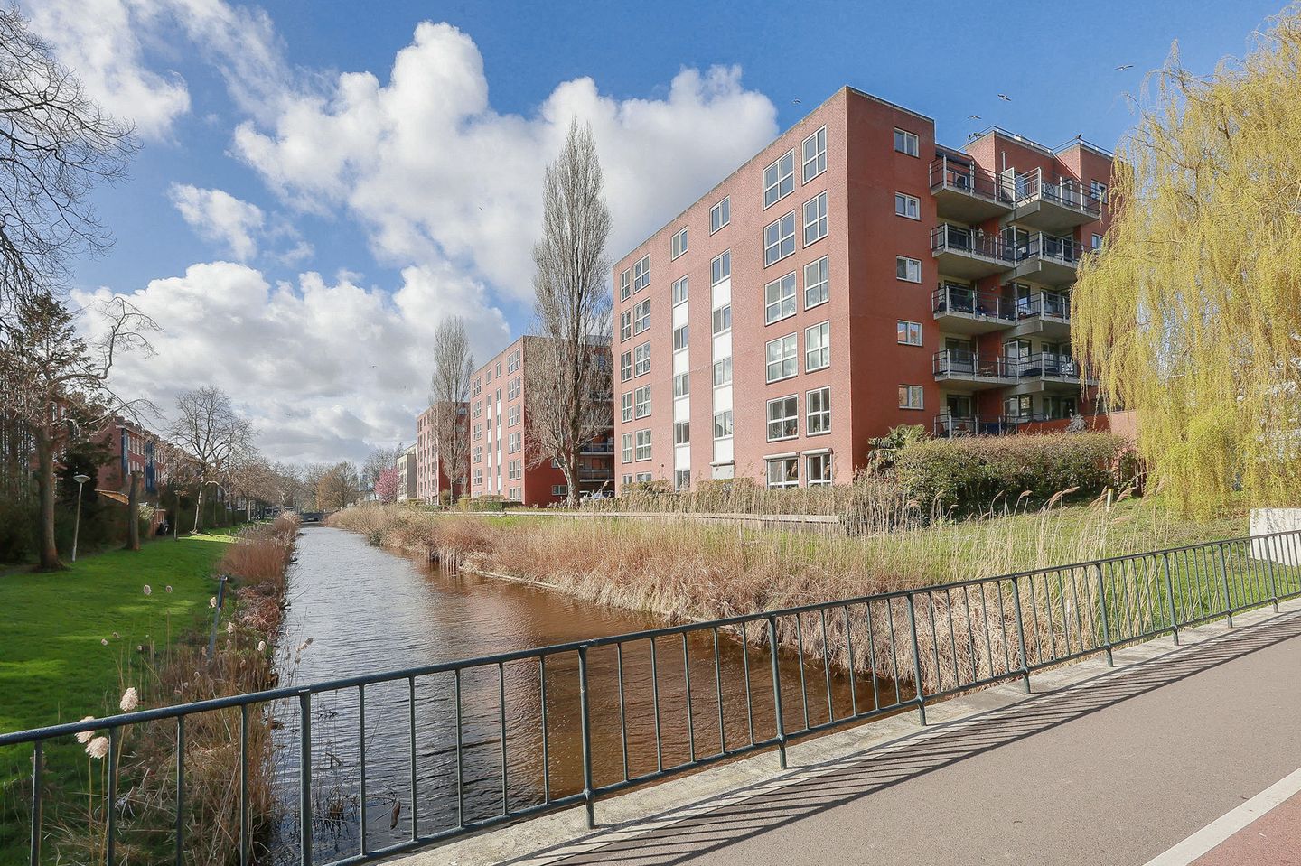 Spacious 3-Room Apartment with Balcony and Parking in Amsterdam — 25