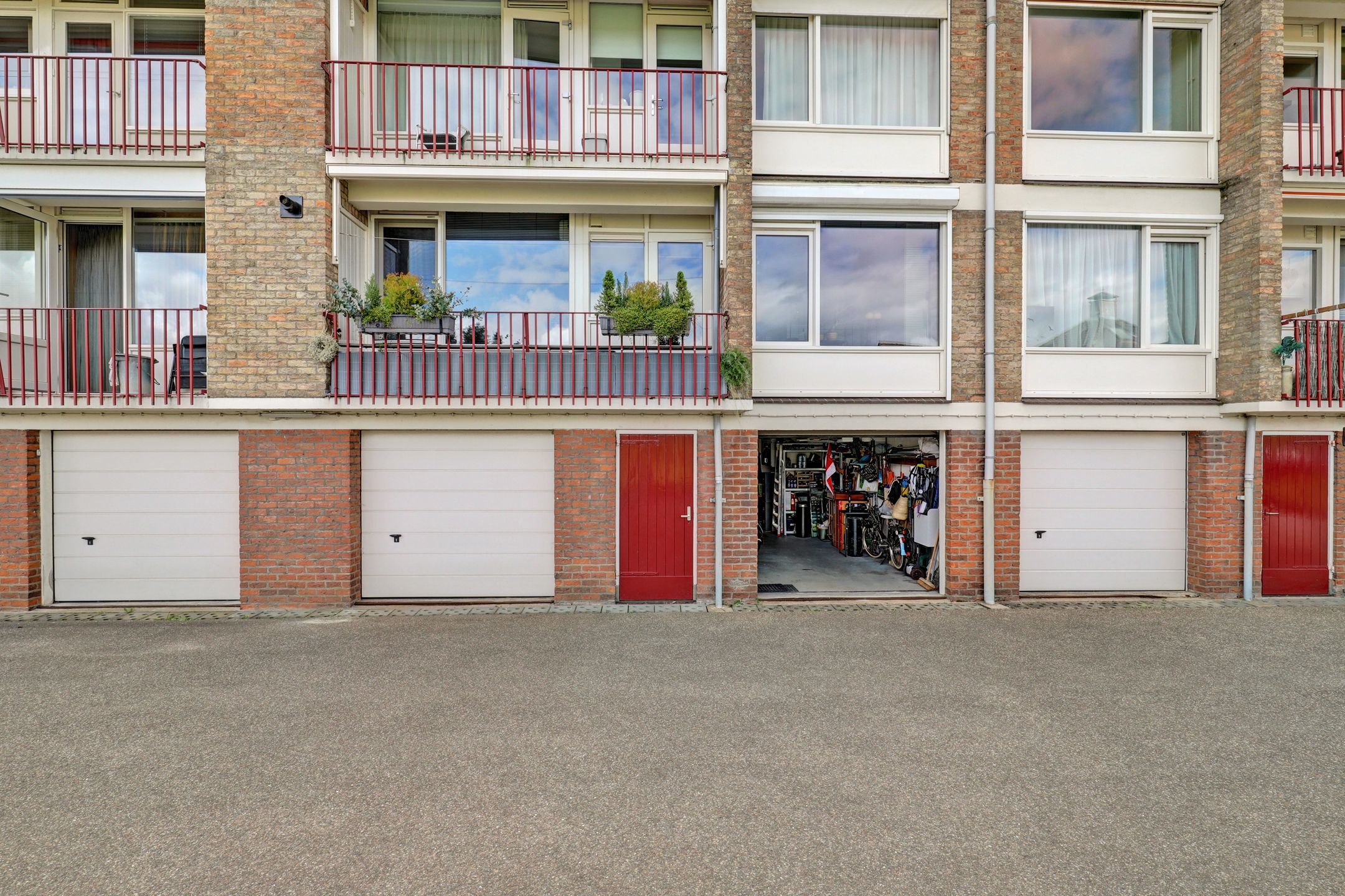 Photo 42 of Stadswal 34-A