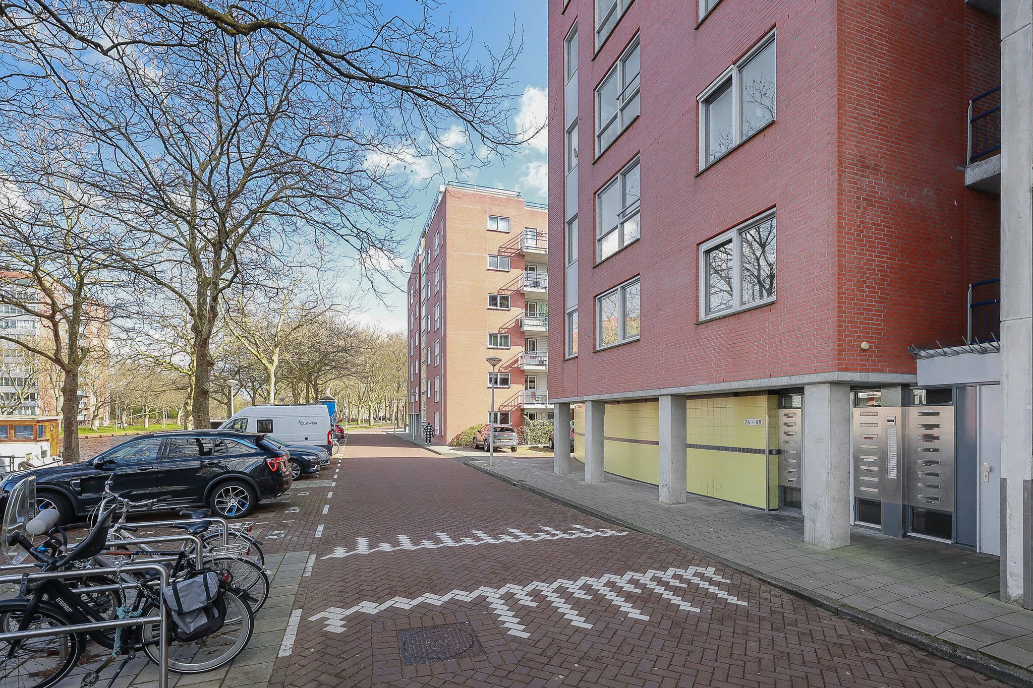 Spacious 3-Room Apartment with Balcony and Parking in Amsterdam — 27