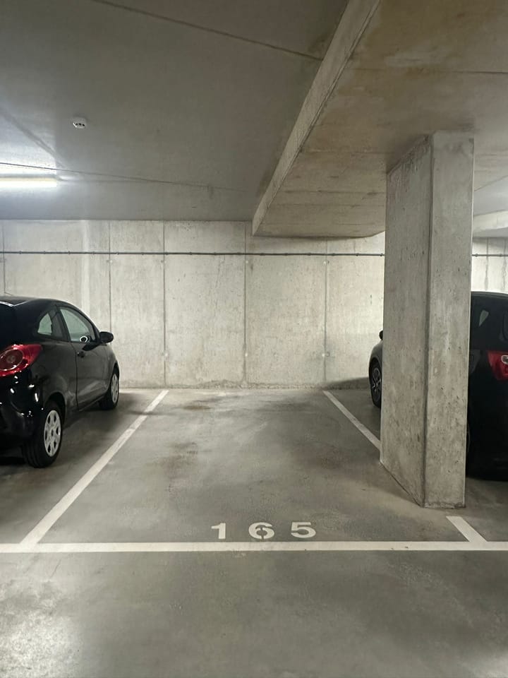 Photo 2 of Parkeerplaats Kwakelkade