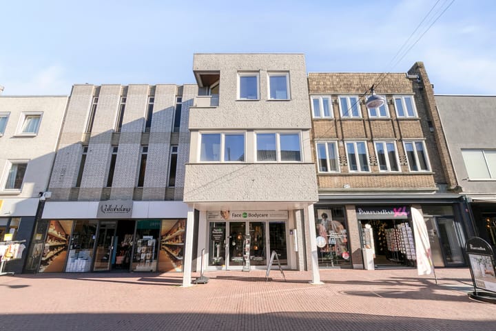 Veestraat 32