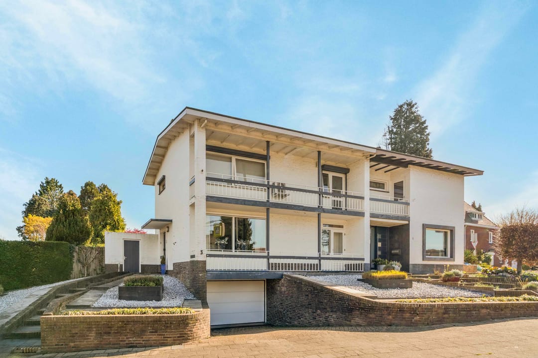 Twee-onder-een-kapwoning met ruime keukenuitbreiding en zonnige tuin in Spaubeek