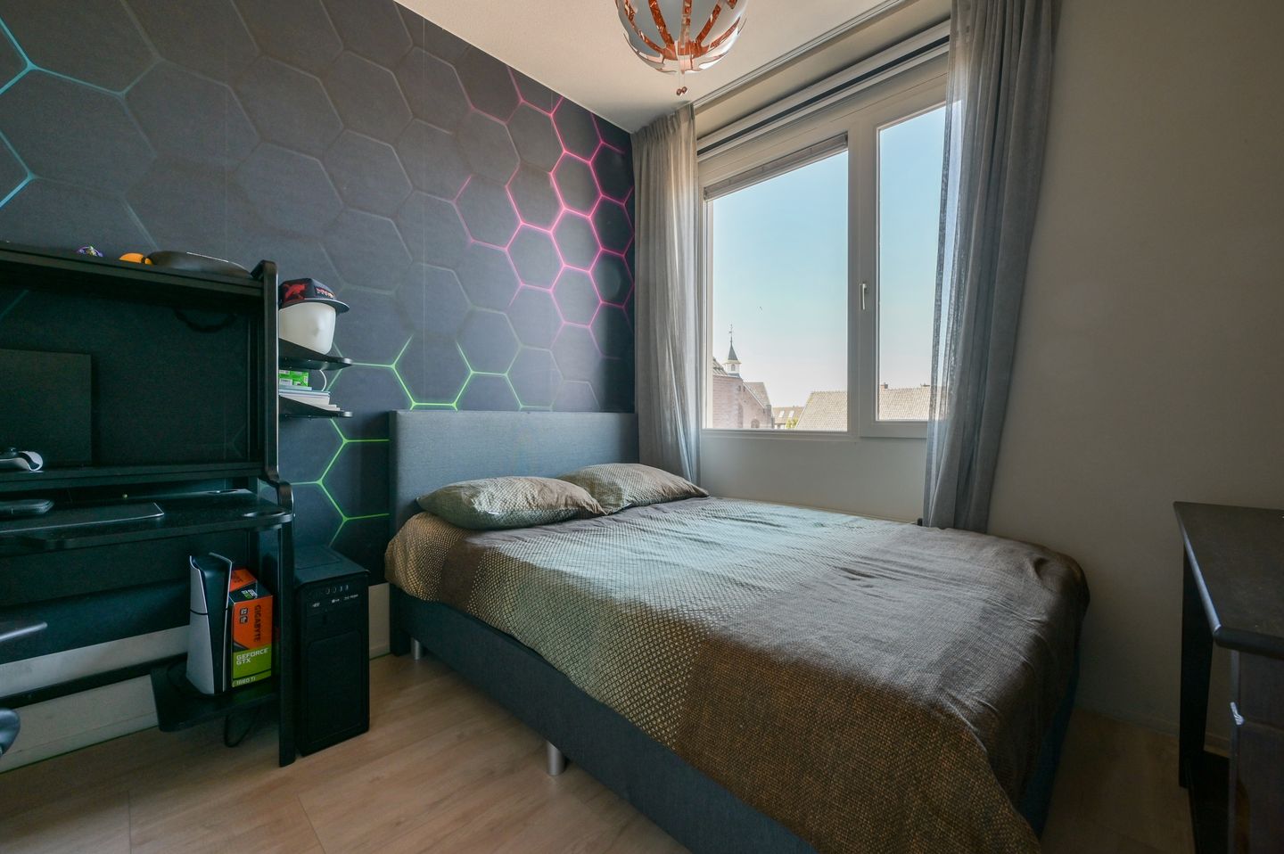 Central three-room apartment with loggia and parking in Putten — 25