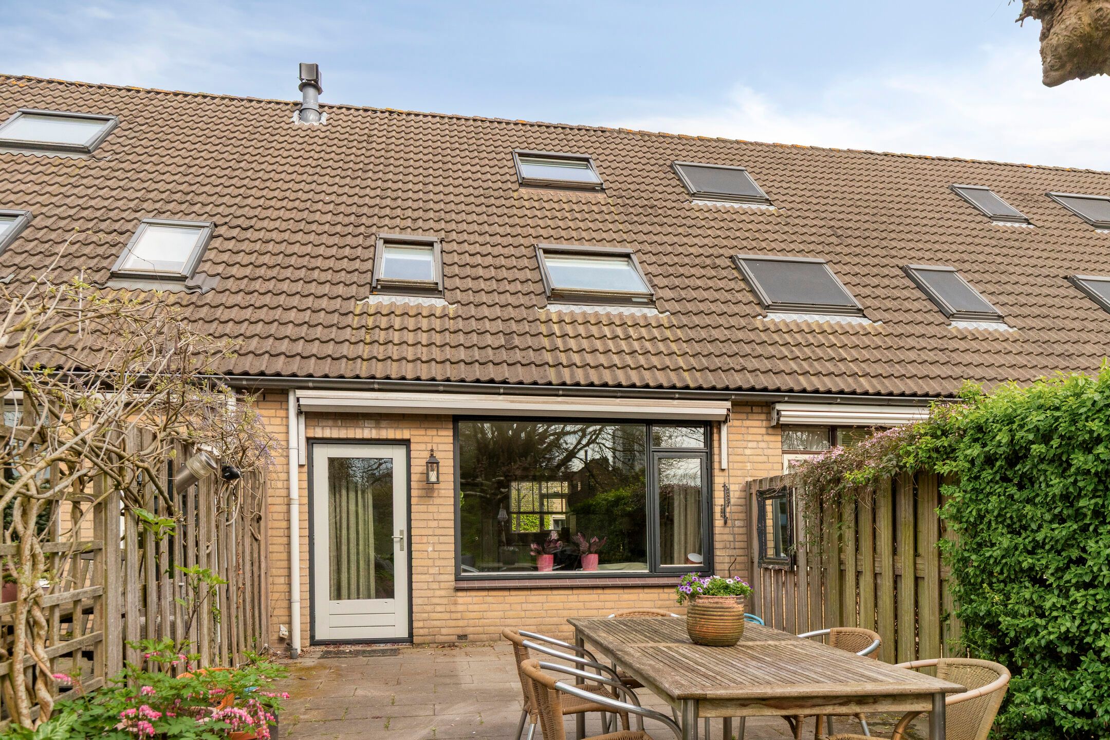 Spacious terraced house with water-side garden in Rotterdam Zevenkamp — 21