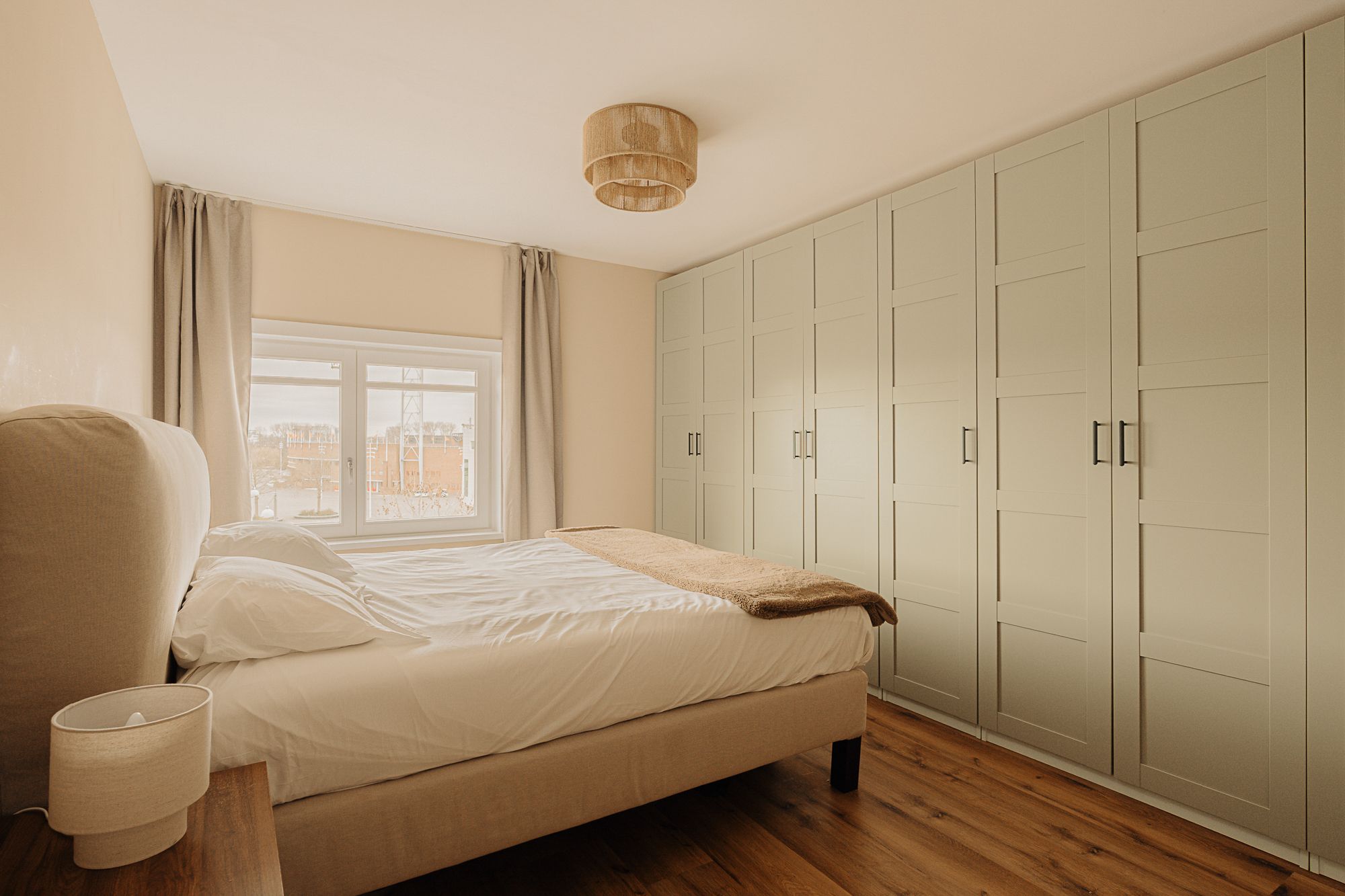 Renovated 1930s Upper Floor Apartment with Views in Amsterdam Zuid — 12