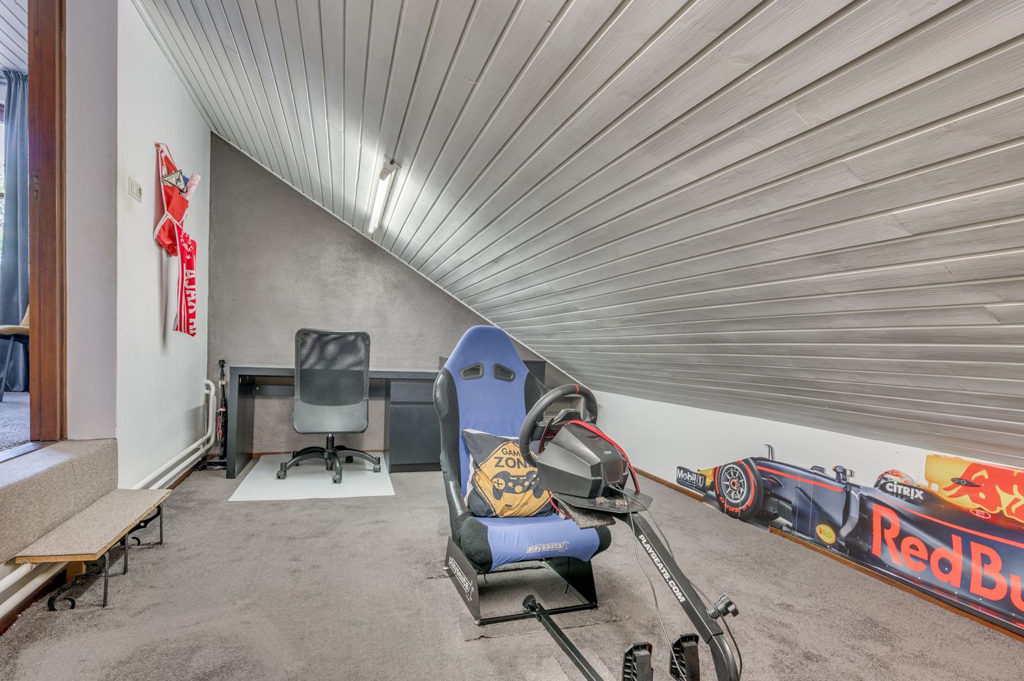 Spacious semi-detached home with large garage near Baarlo center — 30