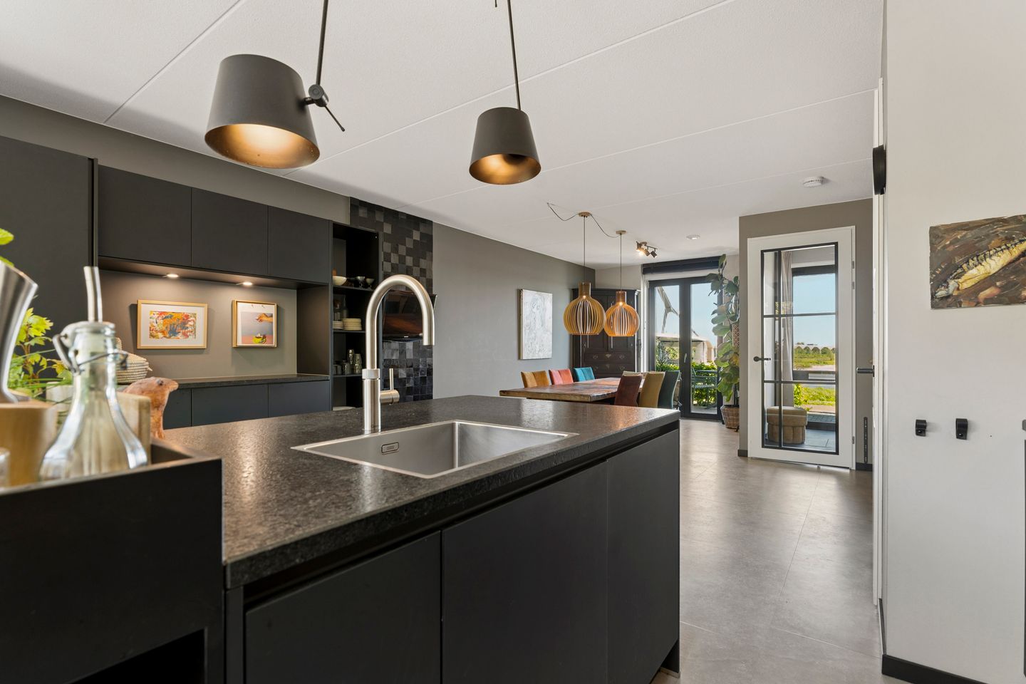 Grand Townhouse with Panoramic Views Over the Waal River — 14
