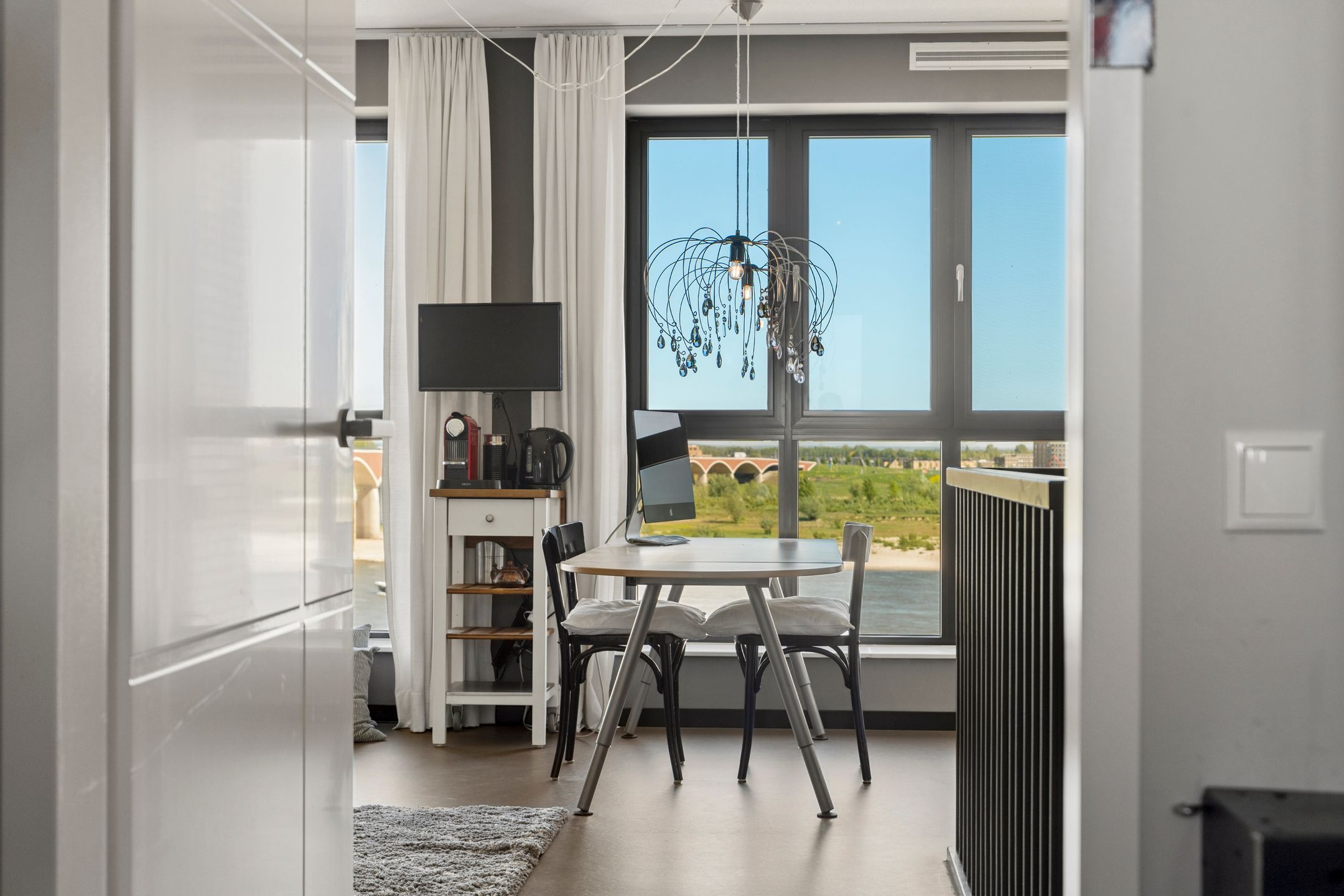Grand Townhouse with Panoramic Views Over the Waal River — 54