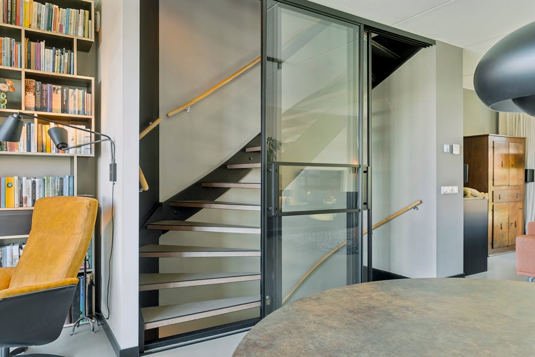 Grand Townhouse with Panoramic Views Over the Waal River — 31