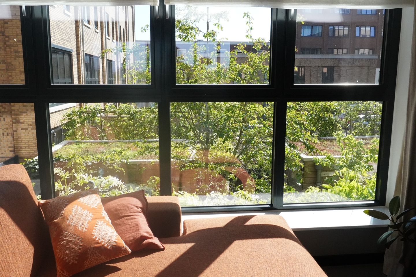 Grand Townhouse with Panoramic Views Over the Waal River — 29