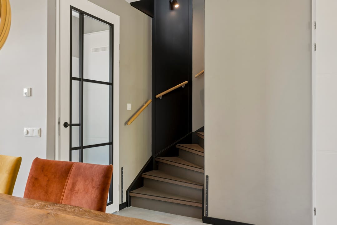 Grand Townhouse with Panoramic Views Over the Waal River — 23