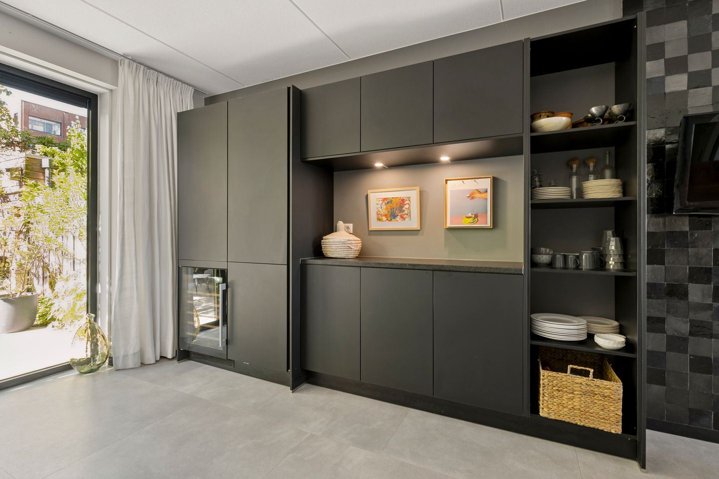 Grand Townhouse with Panoramic Views Over the Waal River — 19