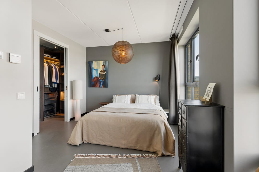 Grand Townhouse with Panoramic Views Over the Waal River — 38