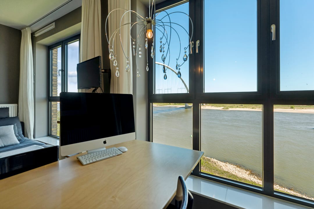 Grand Townhouse with Panoramic Views Over the Waal River — 52