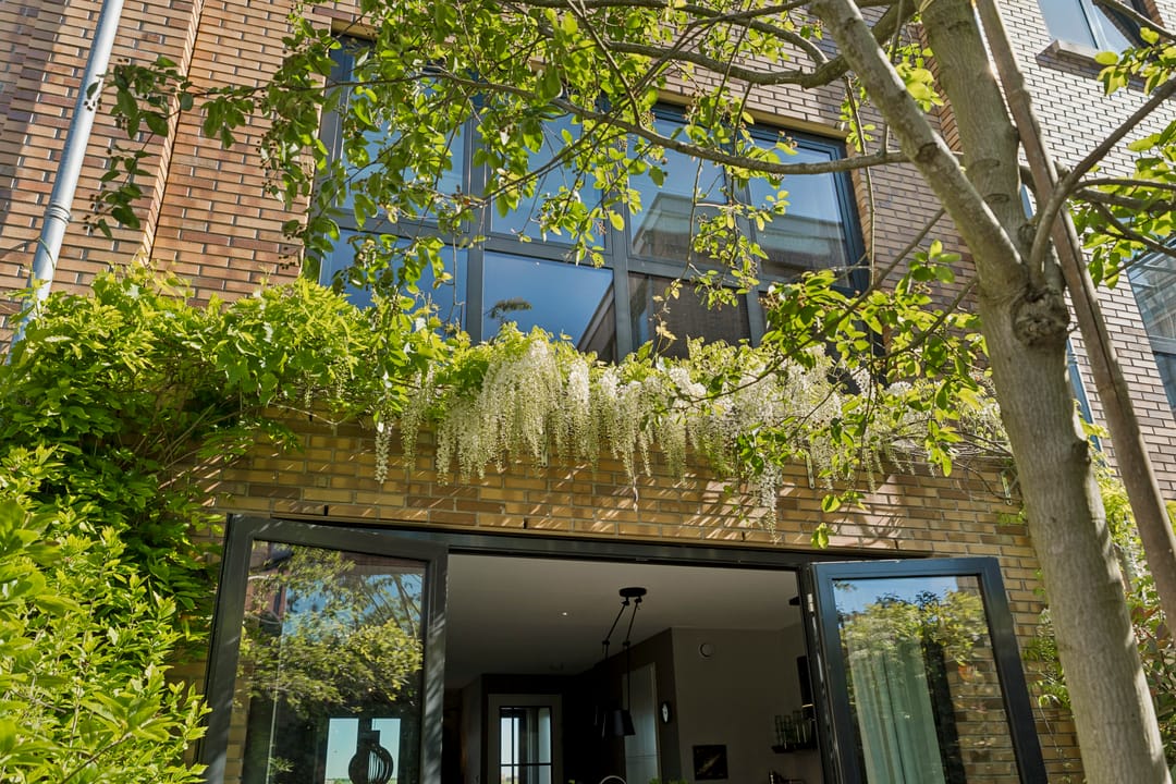 Grand Townhouse with Panoramic Views Over the Waal River — 58