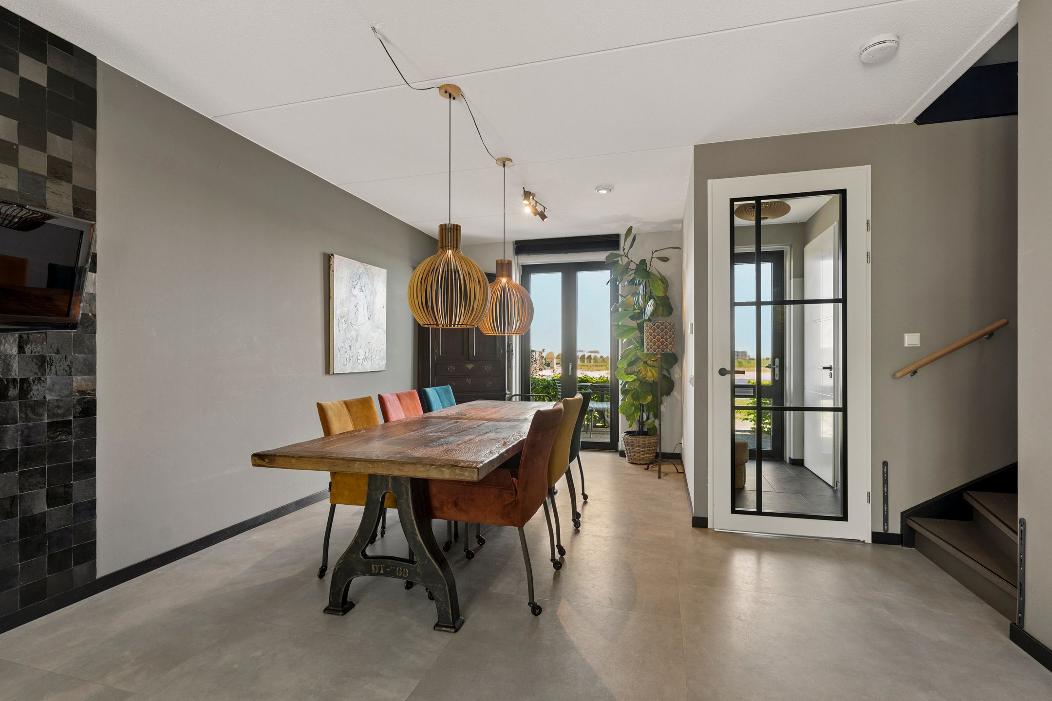 Grand Townhouse with Panoramic Views Over the Waal River — 12