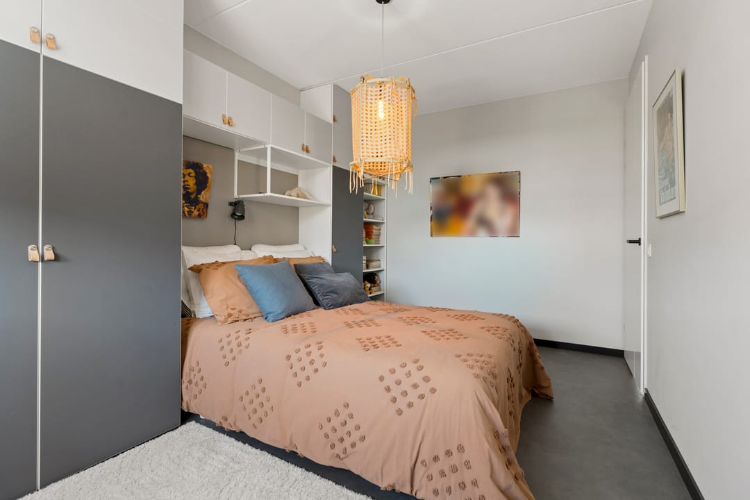 Grand Townhouse with Panoramic Views Over the Waal River — 46