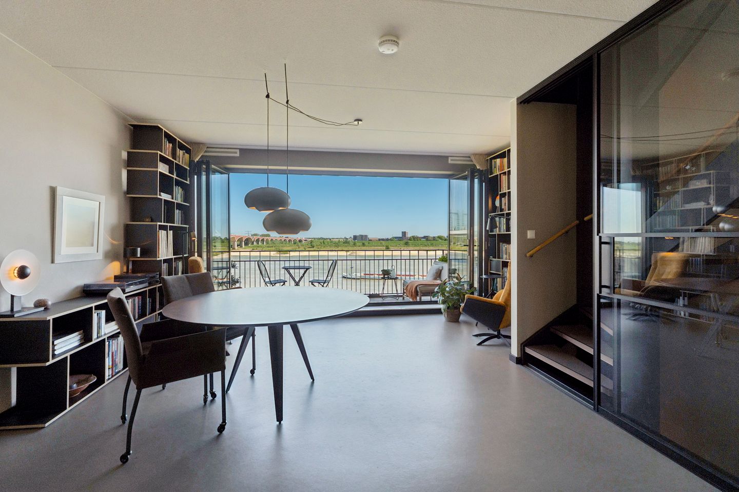 Grand Townhouse with Panoramic Views Over the Waal River — 25