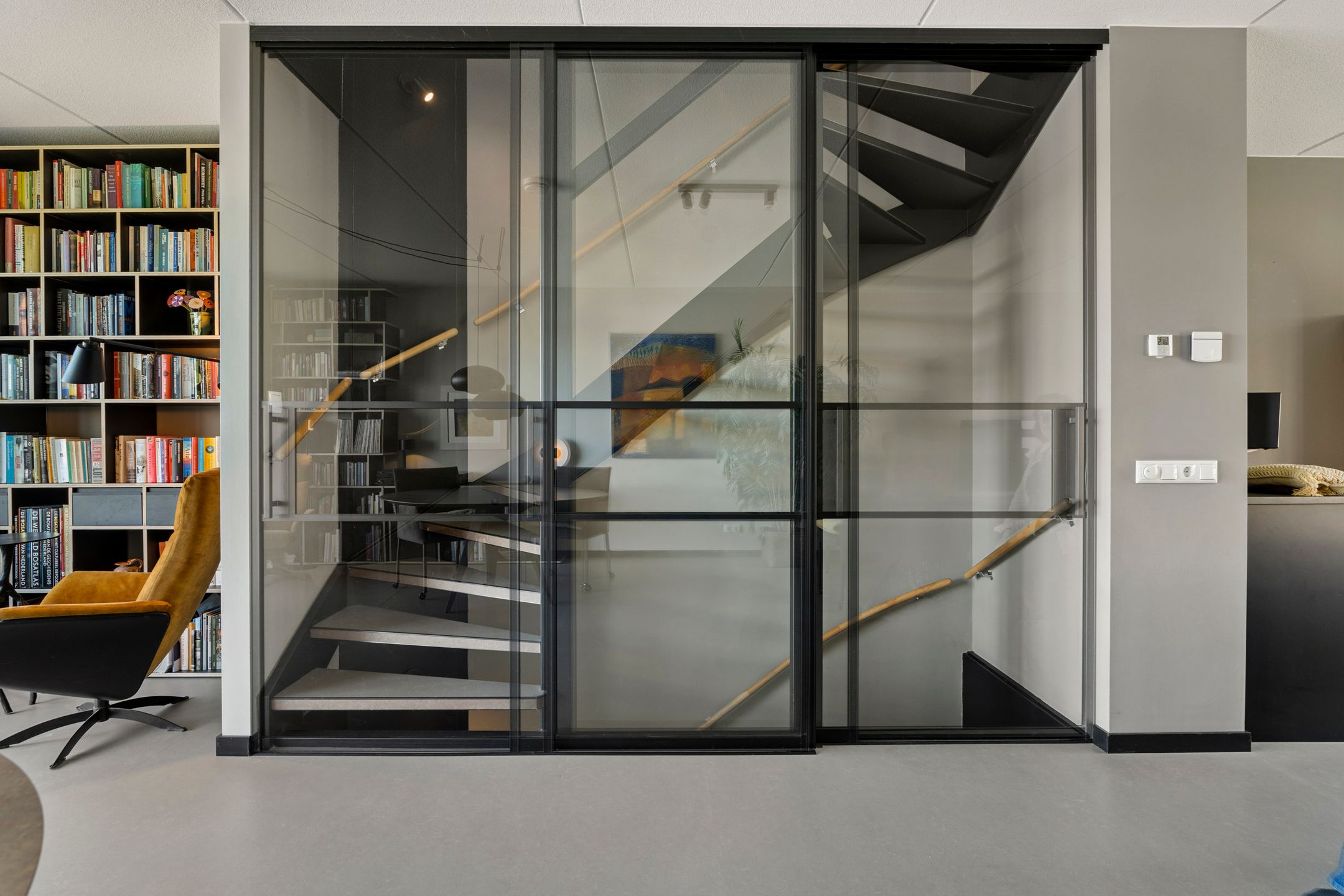 Grand Townhouse with Panoramic Views Over the Waal River — 30