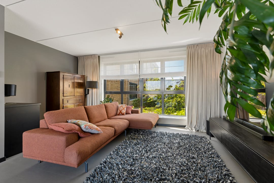 Grand Townhouse with Panoramic Views Over the Waal River — 28
