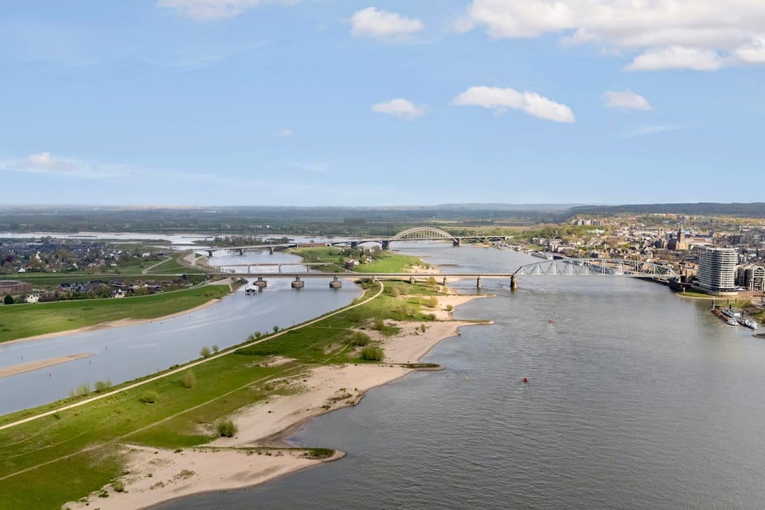 Grand Townhouse with Panoramic Views Over the Waal River — 68