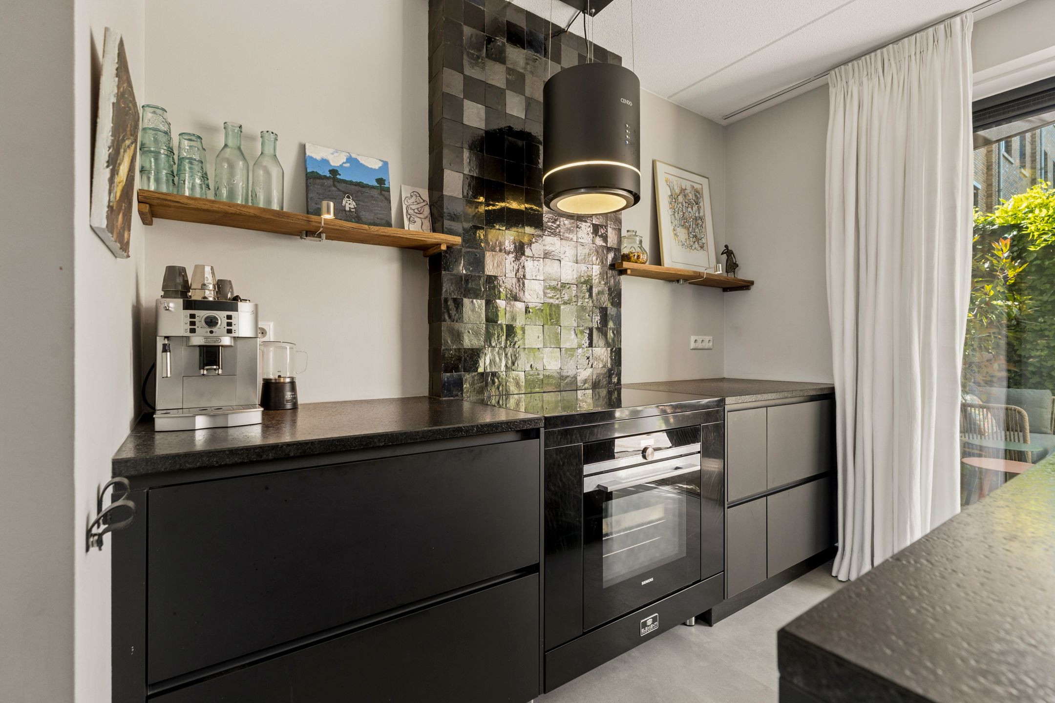 Grand Townhouse with Panoramic Views Over the Waal River — 18