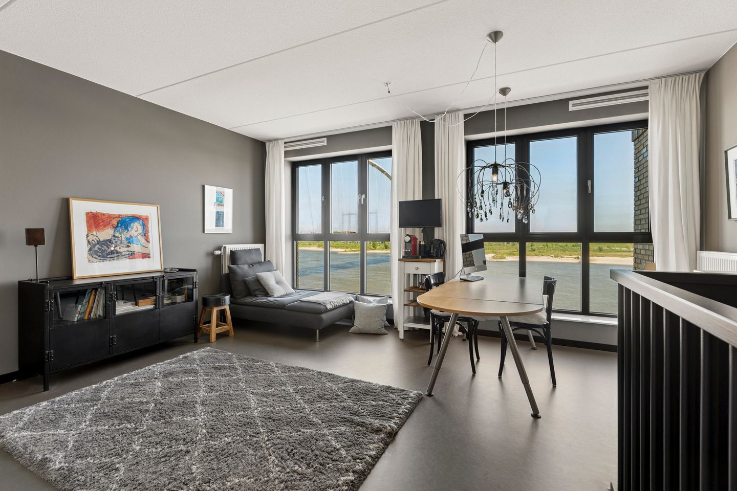 Grand Townhouse with Panoramic Views Over the Waal River — 49
