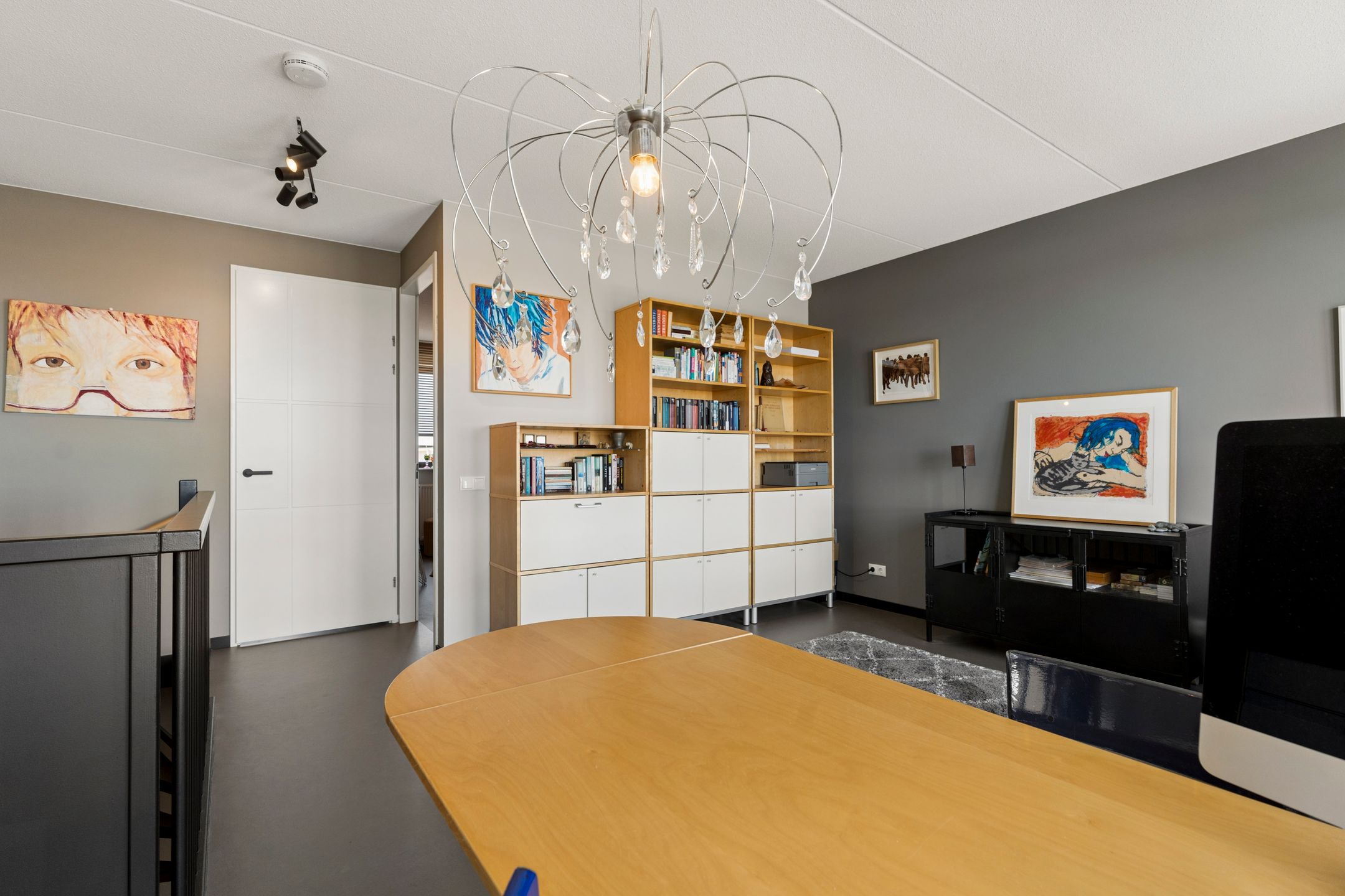 Grand Townhouse with Panoramic Views Over the Waal River — 51