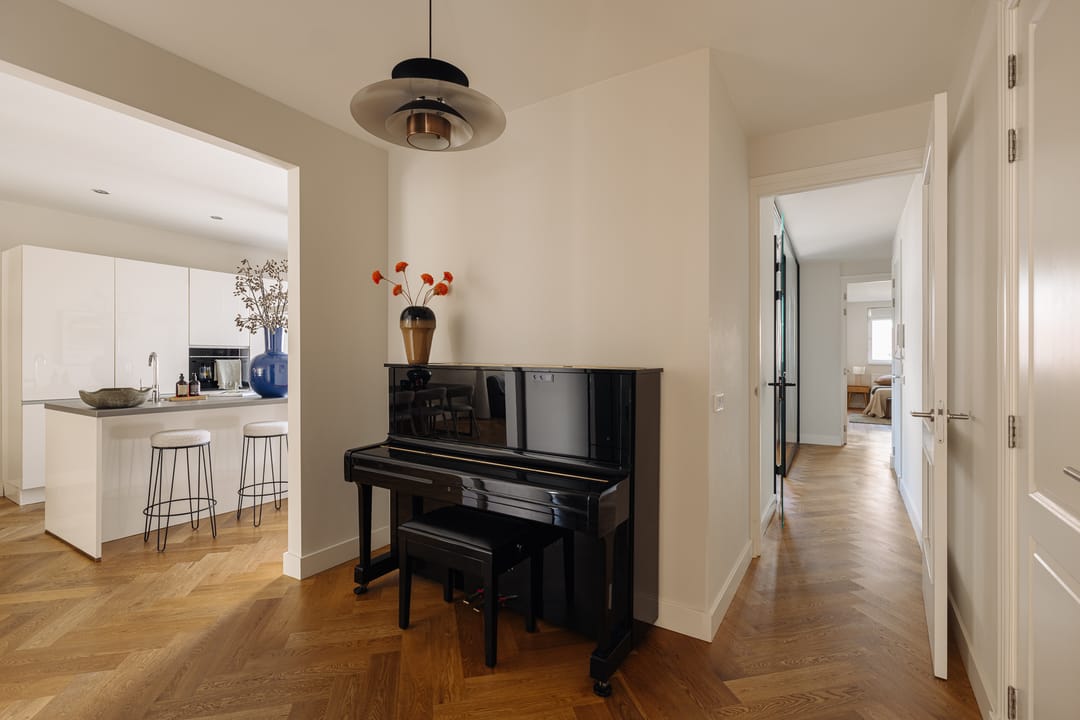 The Bay Window: Spacious Apartment with Vondelpark Views — 16