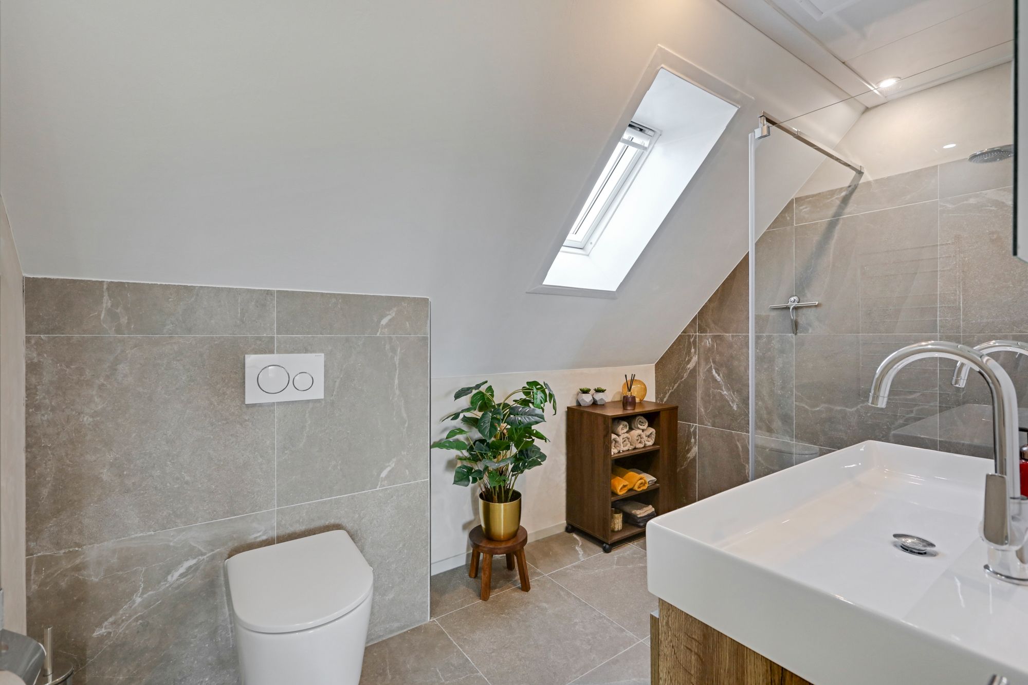 Charming Semi-Detached Home with Luxury Kitchen, Garage and Solar Panels in Stokkum — 27