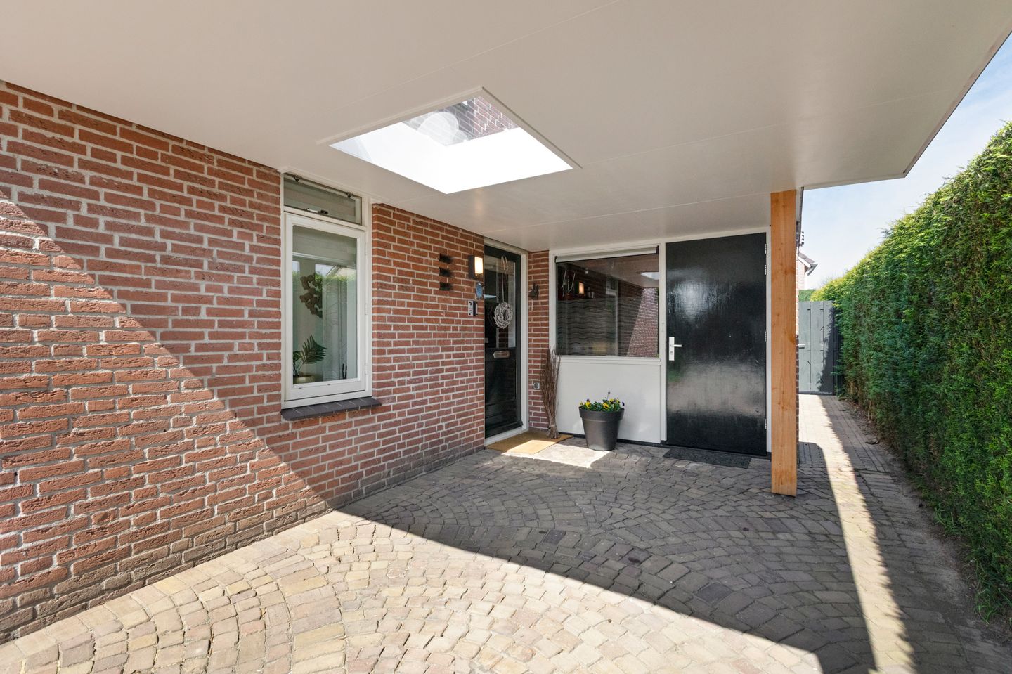 Charming Semi-Detached Home with Luxury Kitchen, Garage and Solar Panels in Stokkum — 10