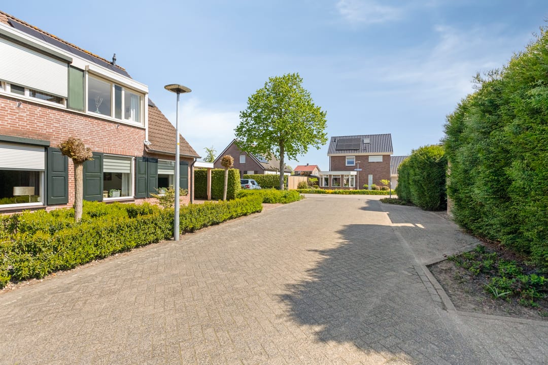 Charming Semi-Detached Home with Luxury Kitchen, Garage and Solar Panels in Stokkum — 7