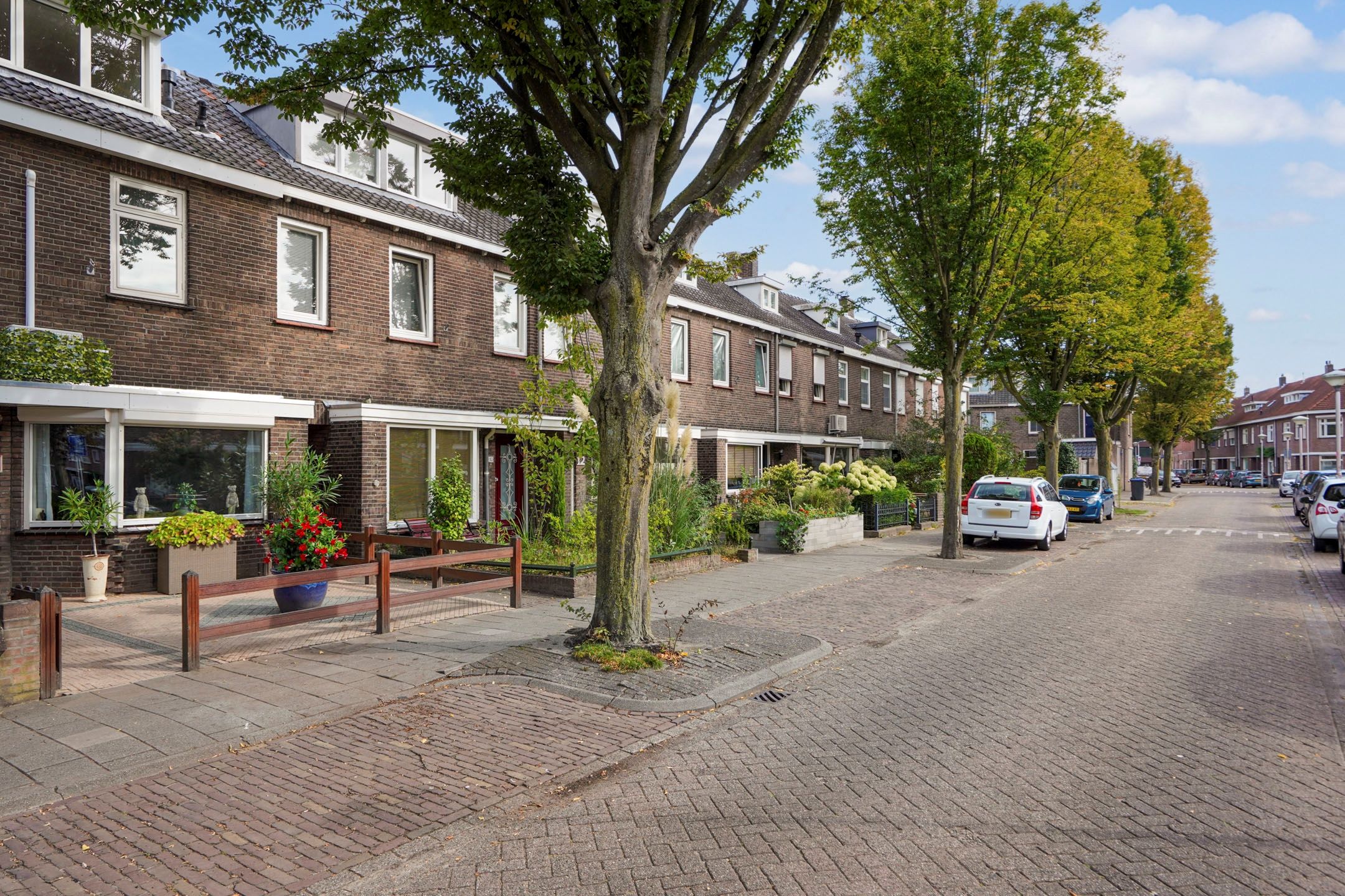 Photo 39 of Deken Botsstraat 8