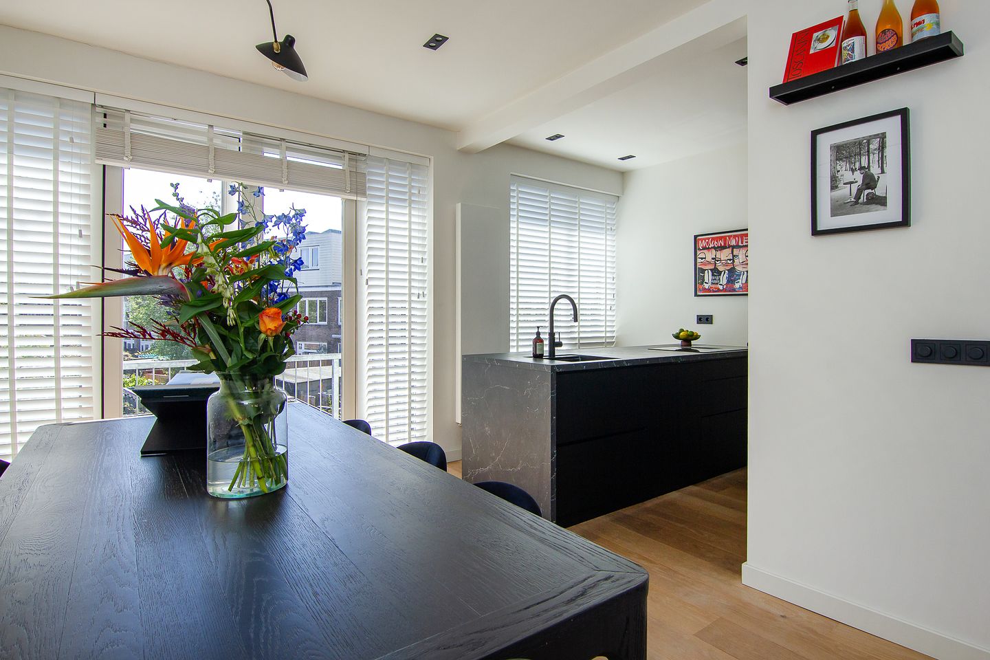 Charming Renovated 1930s City Apartment with Sunny South-Facing Terrace — 20