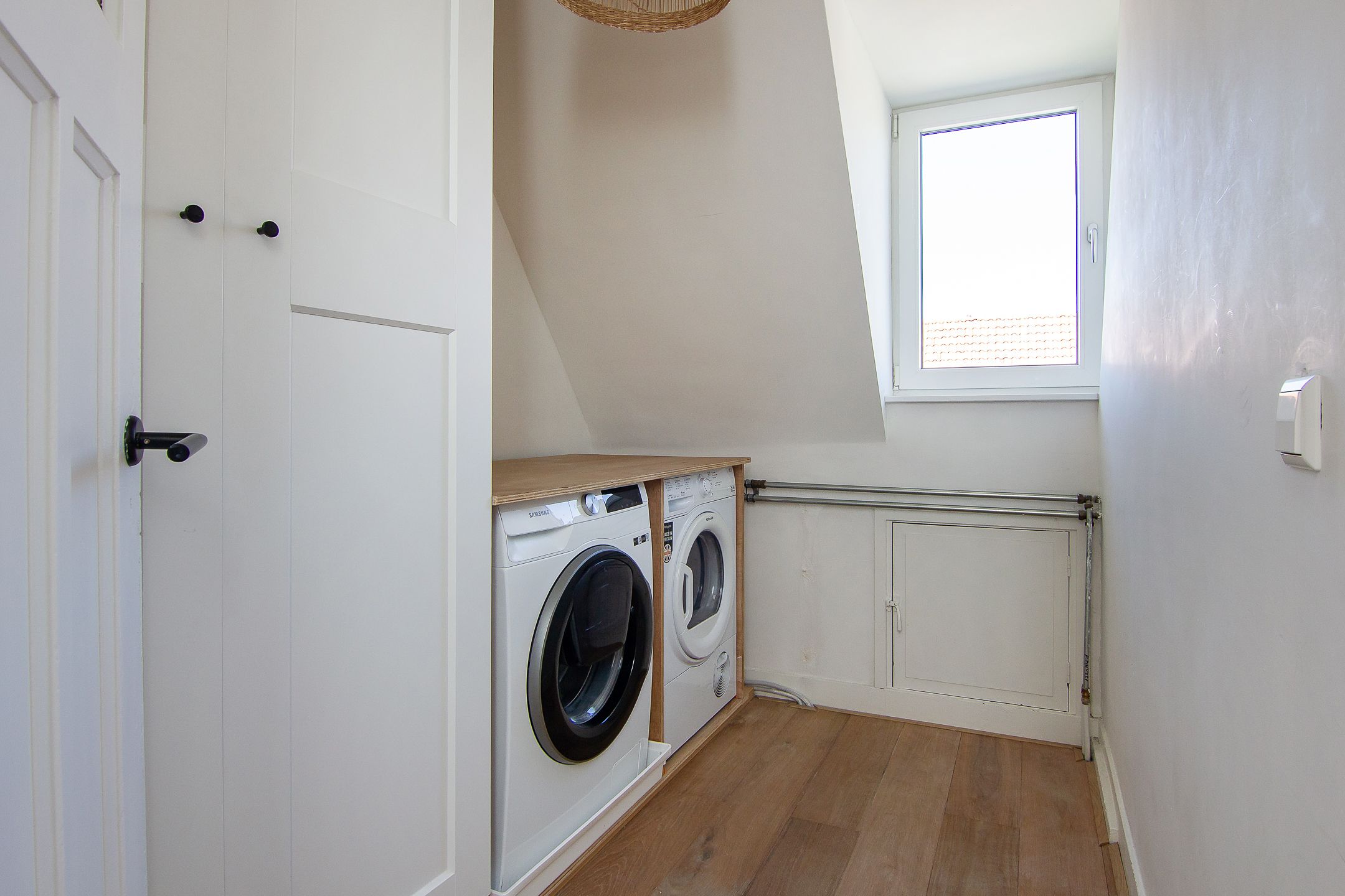 Charming Renovated 1930s City Apartment with Sunny South-Facing Terrace — 48