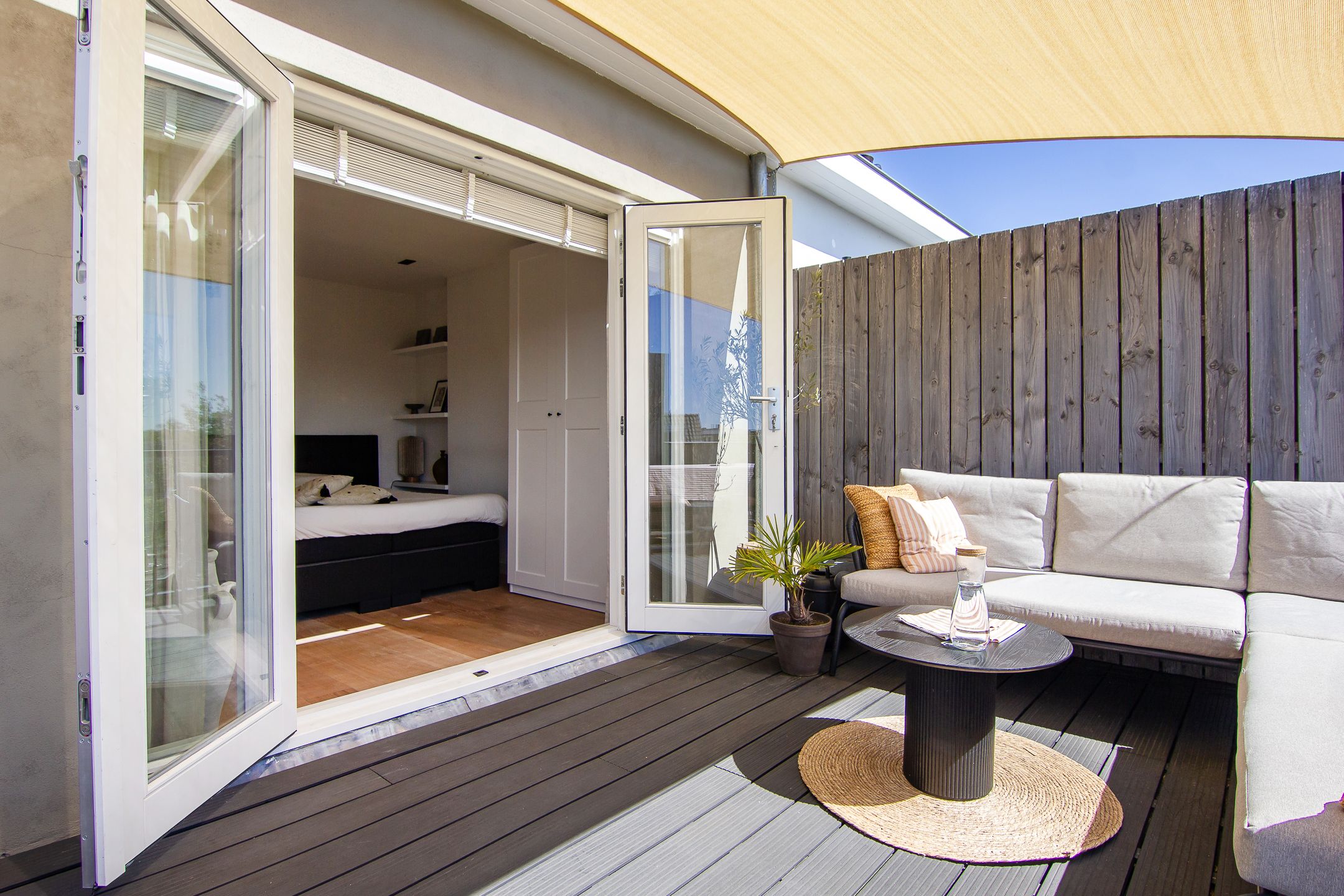 Charming Renovated 1930s City Apartment with Sunny South-Facing Terrace — 42