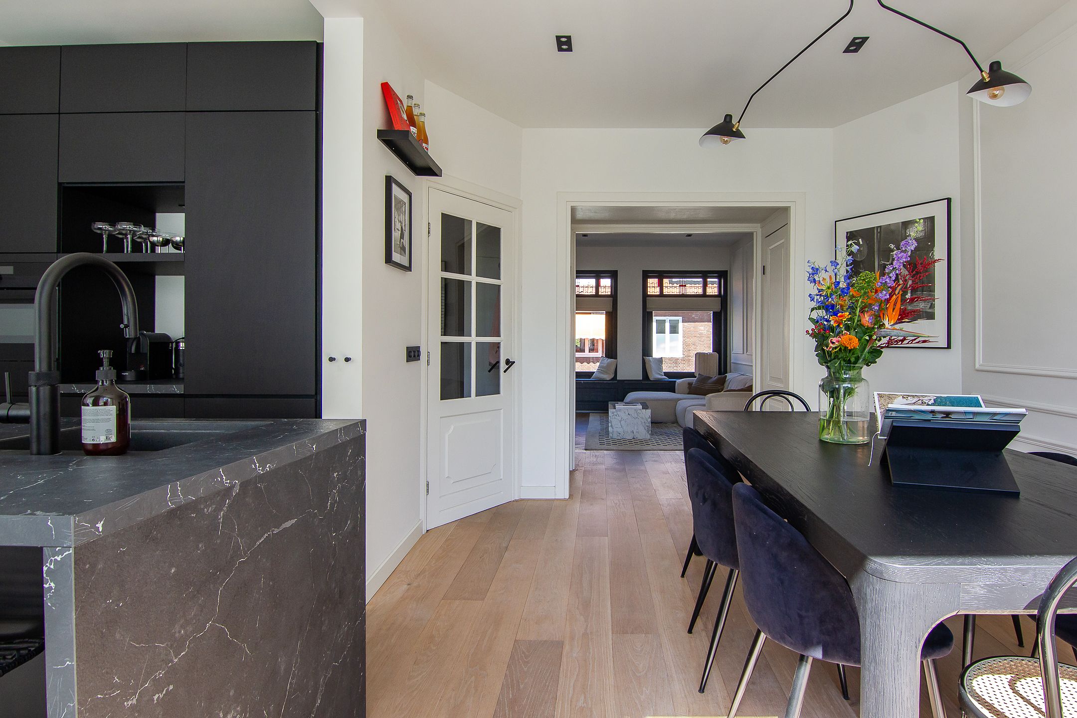 Charming Renovated 1930s City Apartment with Sunny South-Facing Terrace — 27