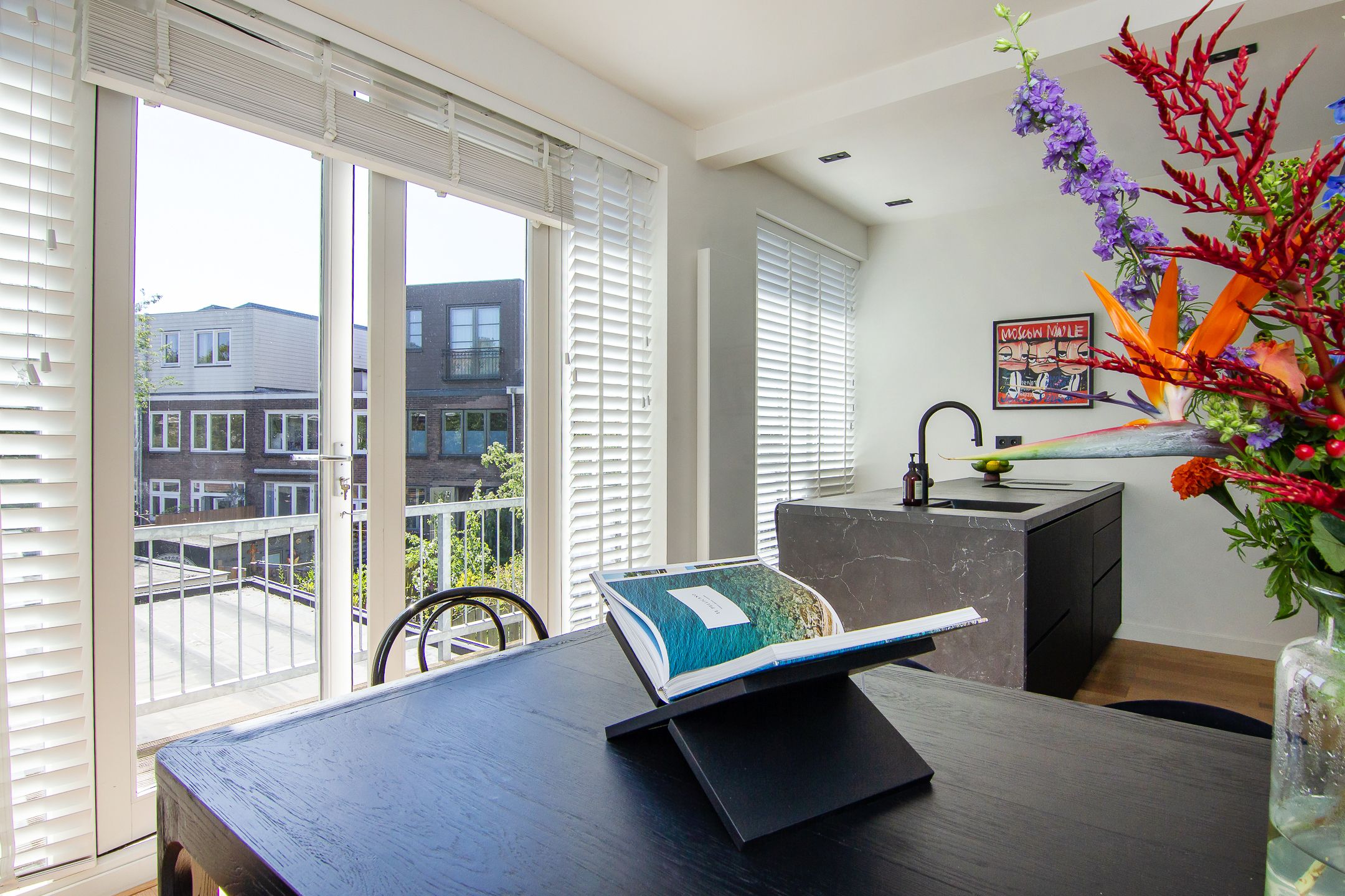 Charming Renovated 1930s City Apartment with Sunny South-Facing Terrace — 21