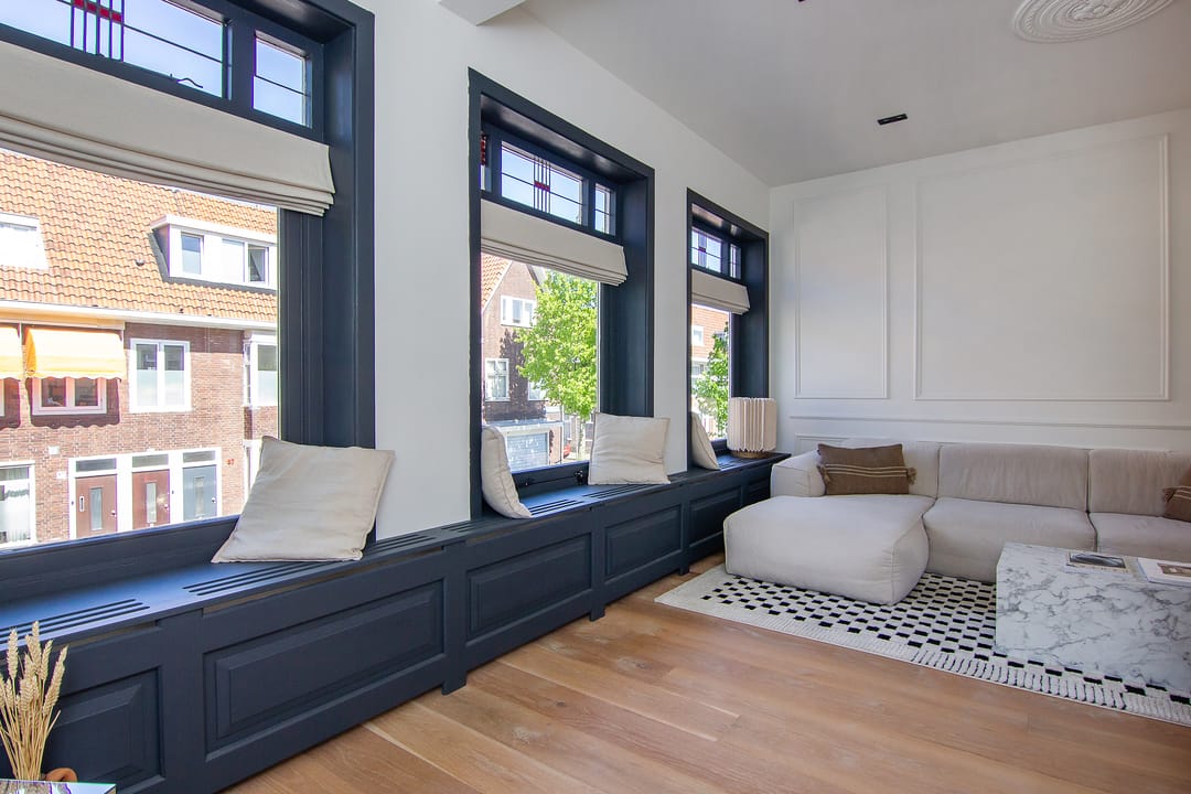 Charming Renovated 1930s City Apartment with Sunny South-Facing Terrace — 13