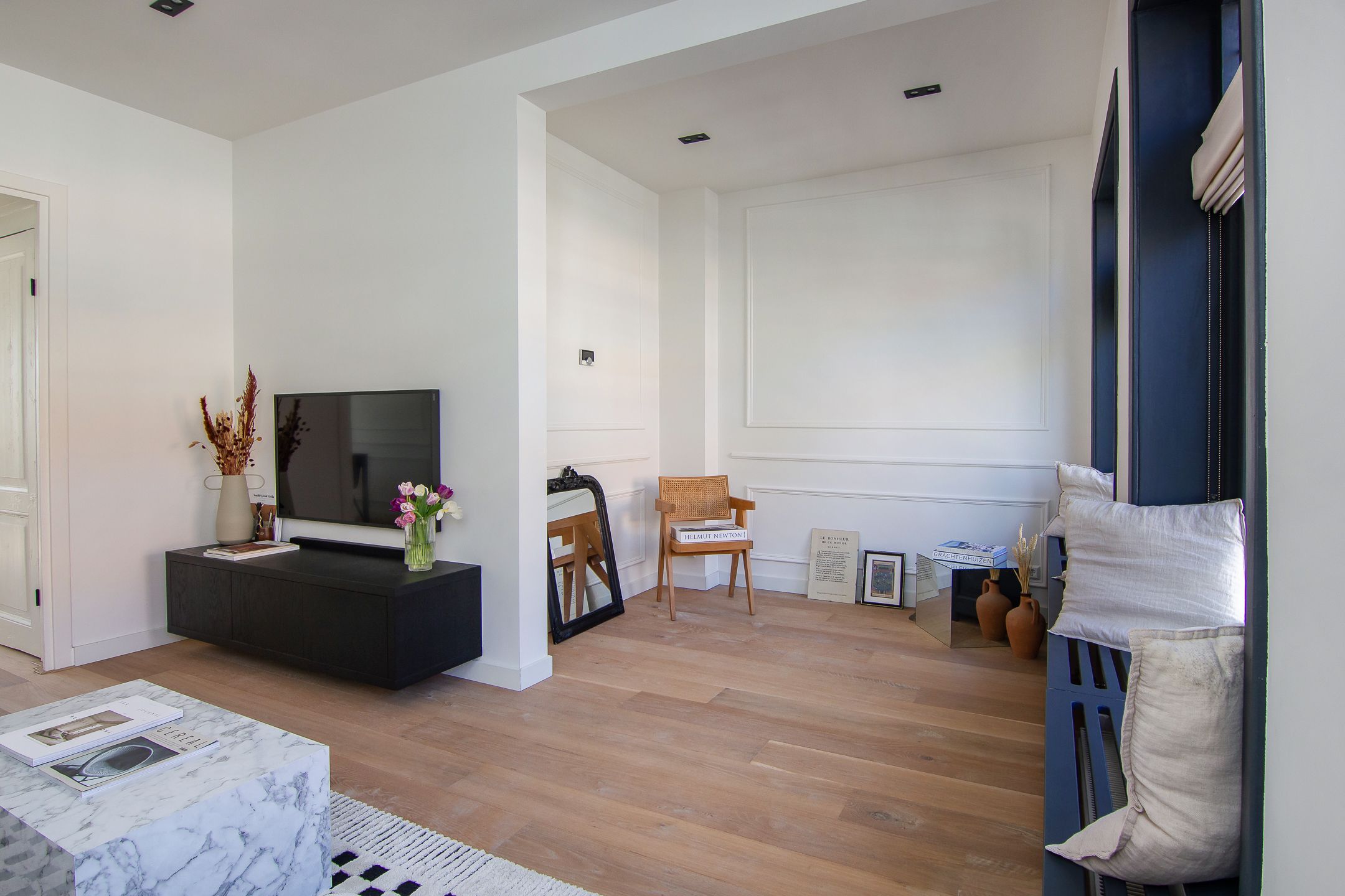 Charming Renovated 1930s City Apartment with Sunny South-Facing Terrace — 12