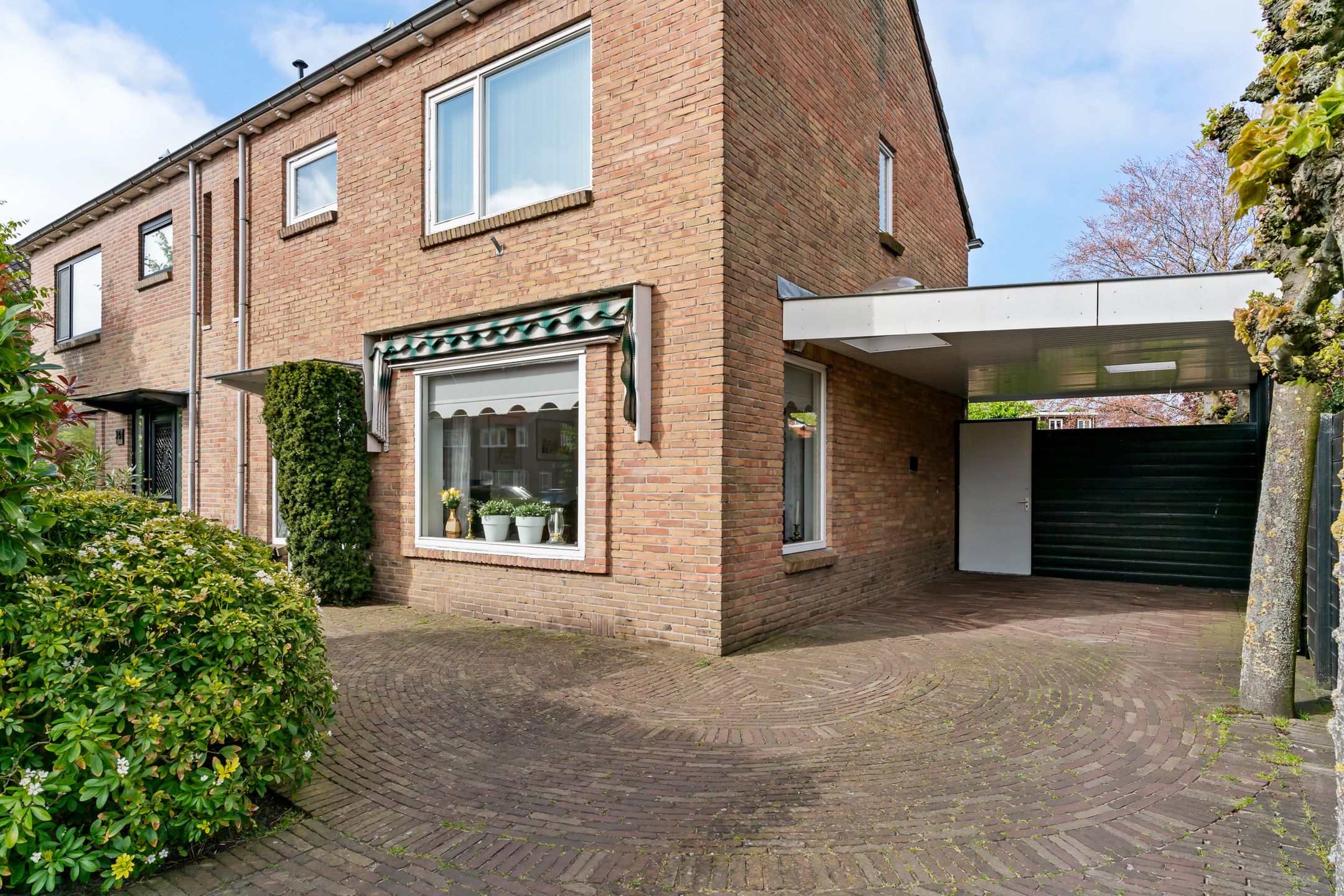 Photo 27 of Van den Vondellaan 32